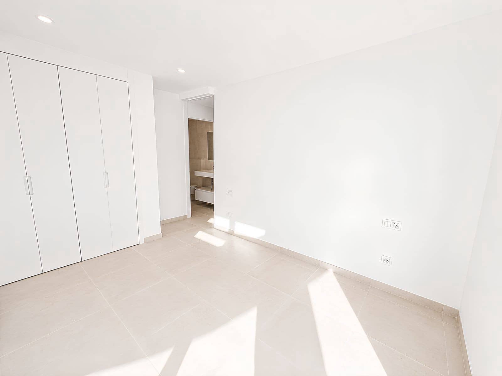 3 makuuhuone Huoneisto myytävänä paikassa La Cala de Mijas mukana uima-altaan 
autotalli - 895 000 € (Ref: 10124278)