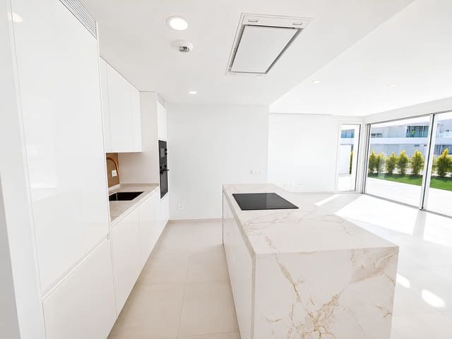 3 makuuhuone Huoneisto myytävänä paikassa La Cala de Mijas, Mijas mukana uima-altaan 
autotalli - 895 000 € (Ref: 10124278)