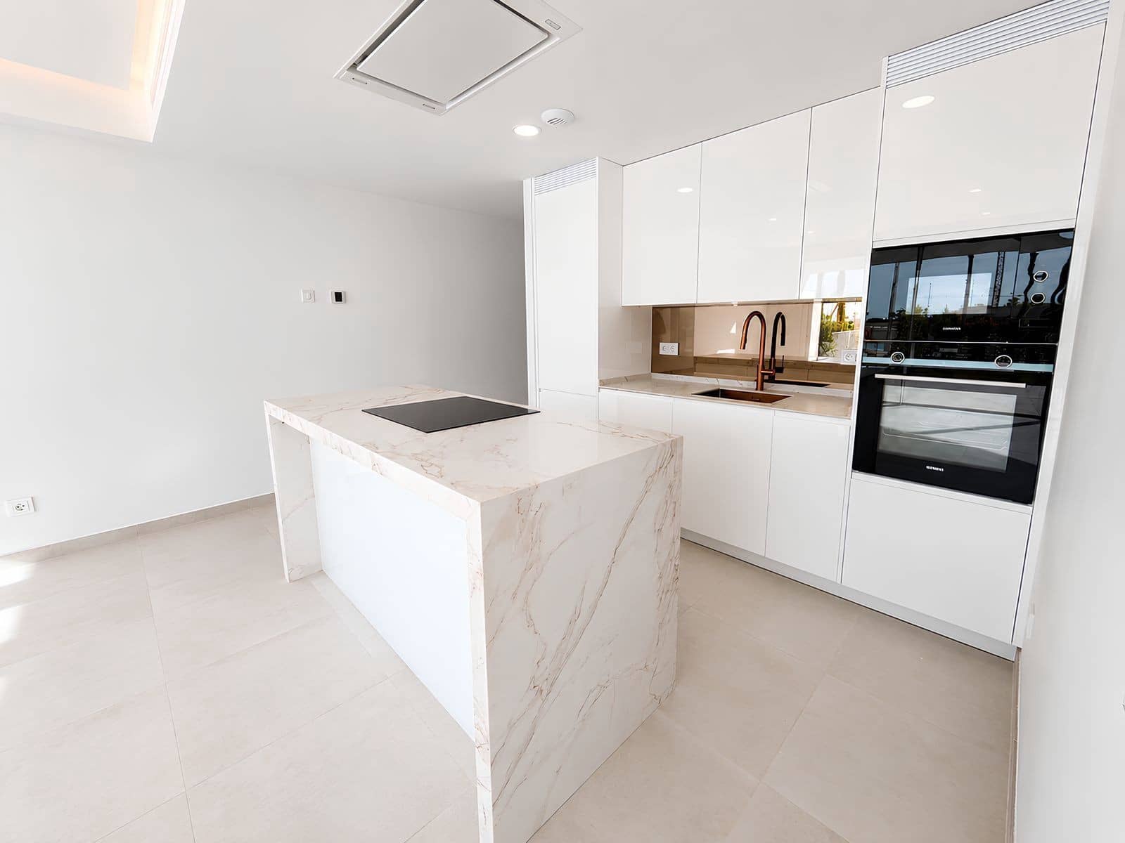 3 makuuhuone Huoneisto myytävänä paikassa La Cala de Mijas mukana uima-altaan 
autotalli - 895 000 € (Ref: 10124278)