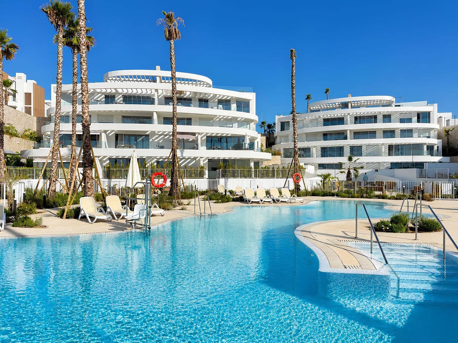 3 makuuhuone Huoneisto myytävänä paikassa La Cala de Mijas mukana uima-altaan 
autotalli - 895 000 € (Ref: 10124278)