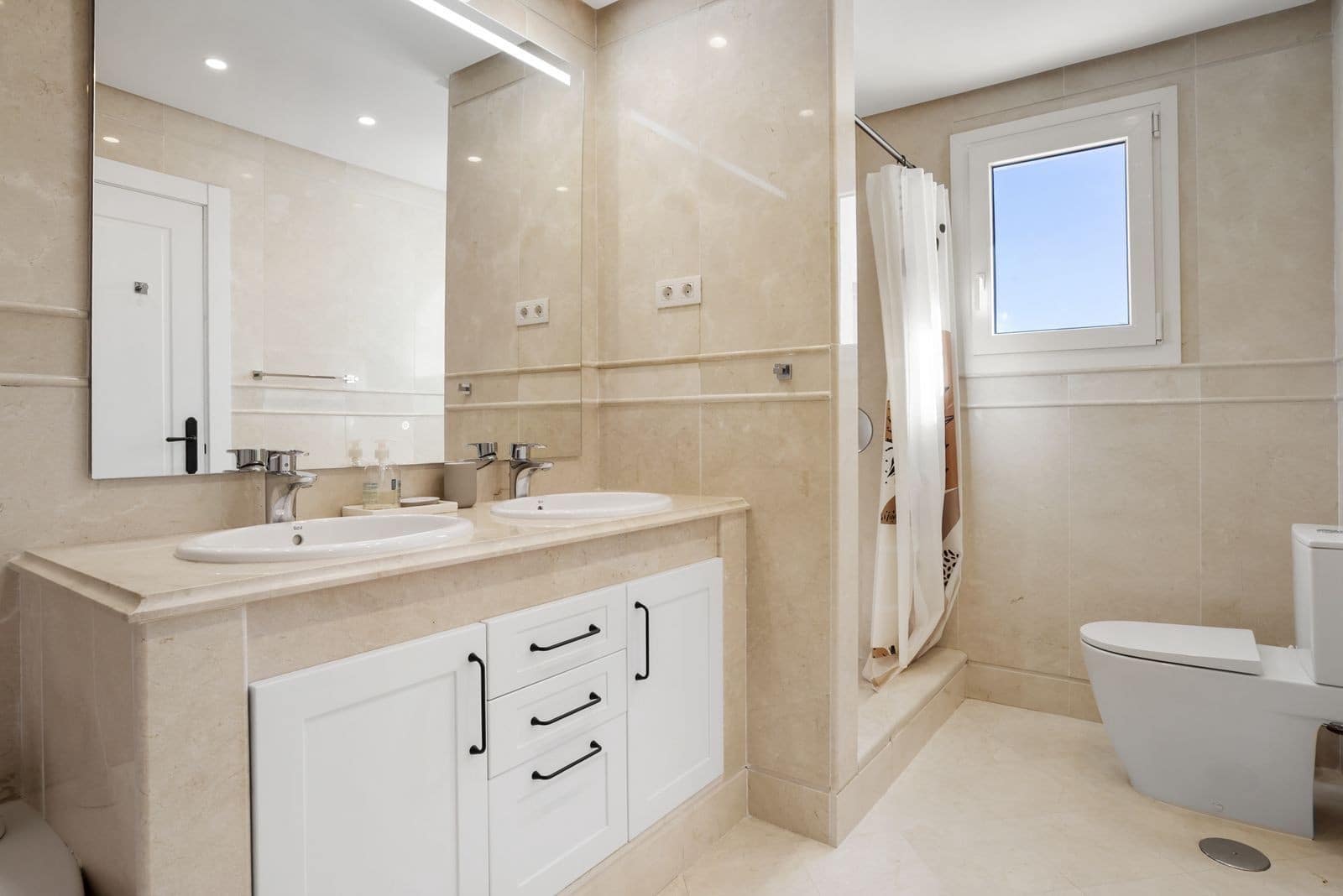 3 bedroom Apartment for sale in Marbella with pool garage - € 849,000 (Ref: 10124280)