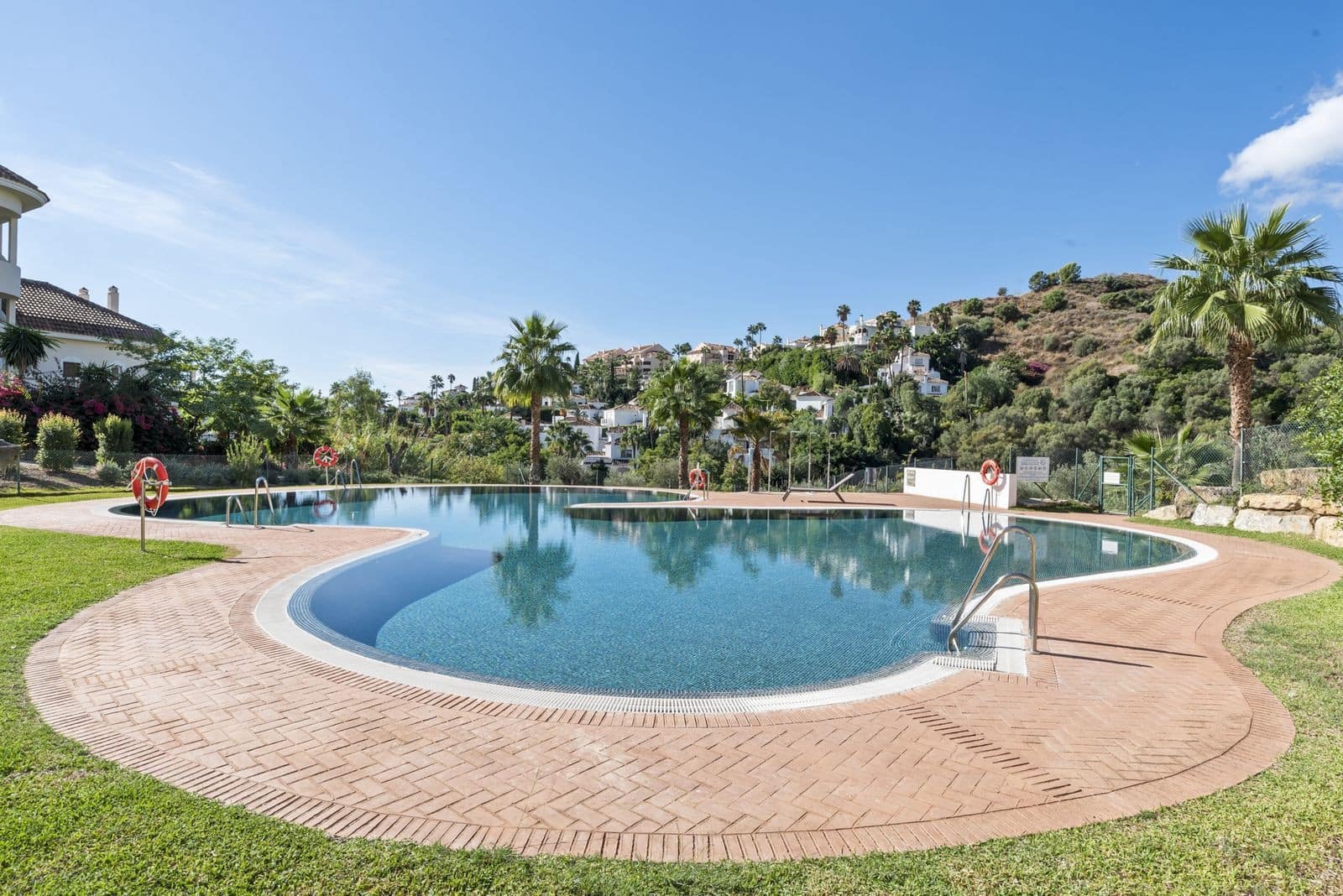 3 bedroom Apartment for sale in Marbella with pool garage - € 849,000 (Ref: 10124280)