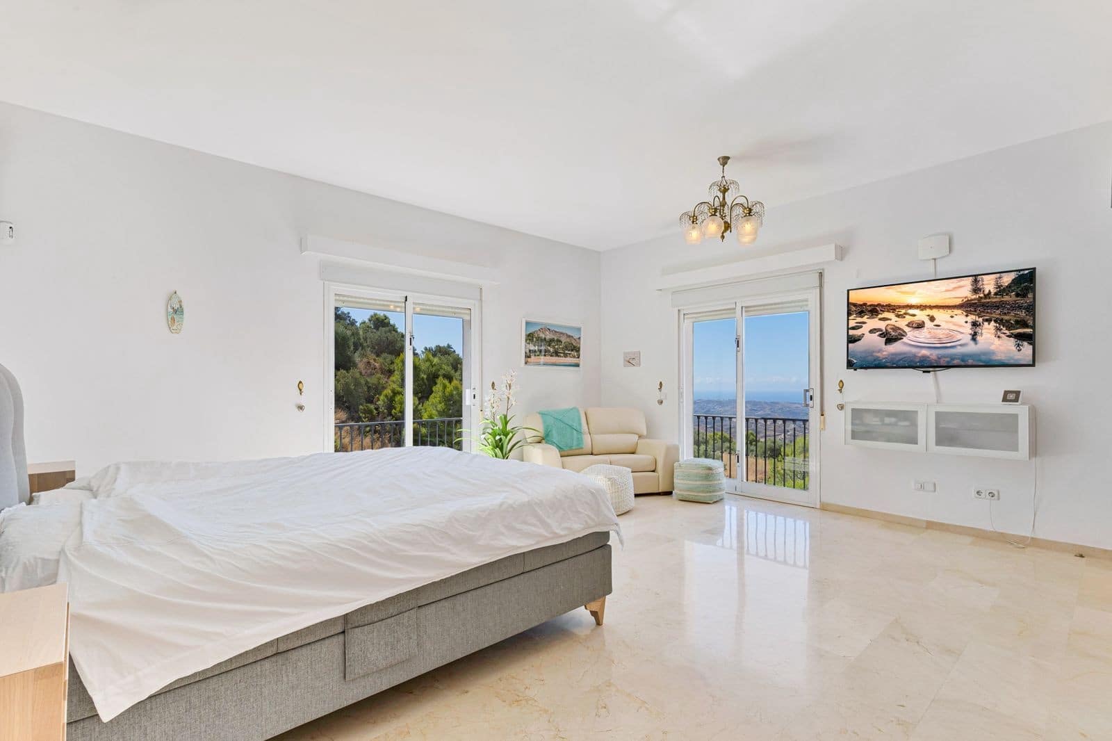 6 Zimmer Villa zu verkaufen in Valtocado mit Pool Garage - 1.397.000 € (Ref: 10124284)