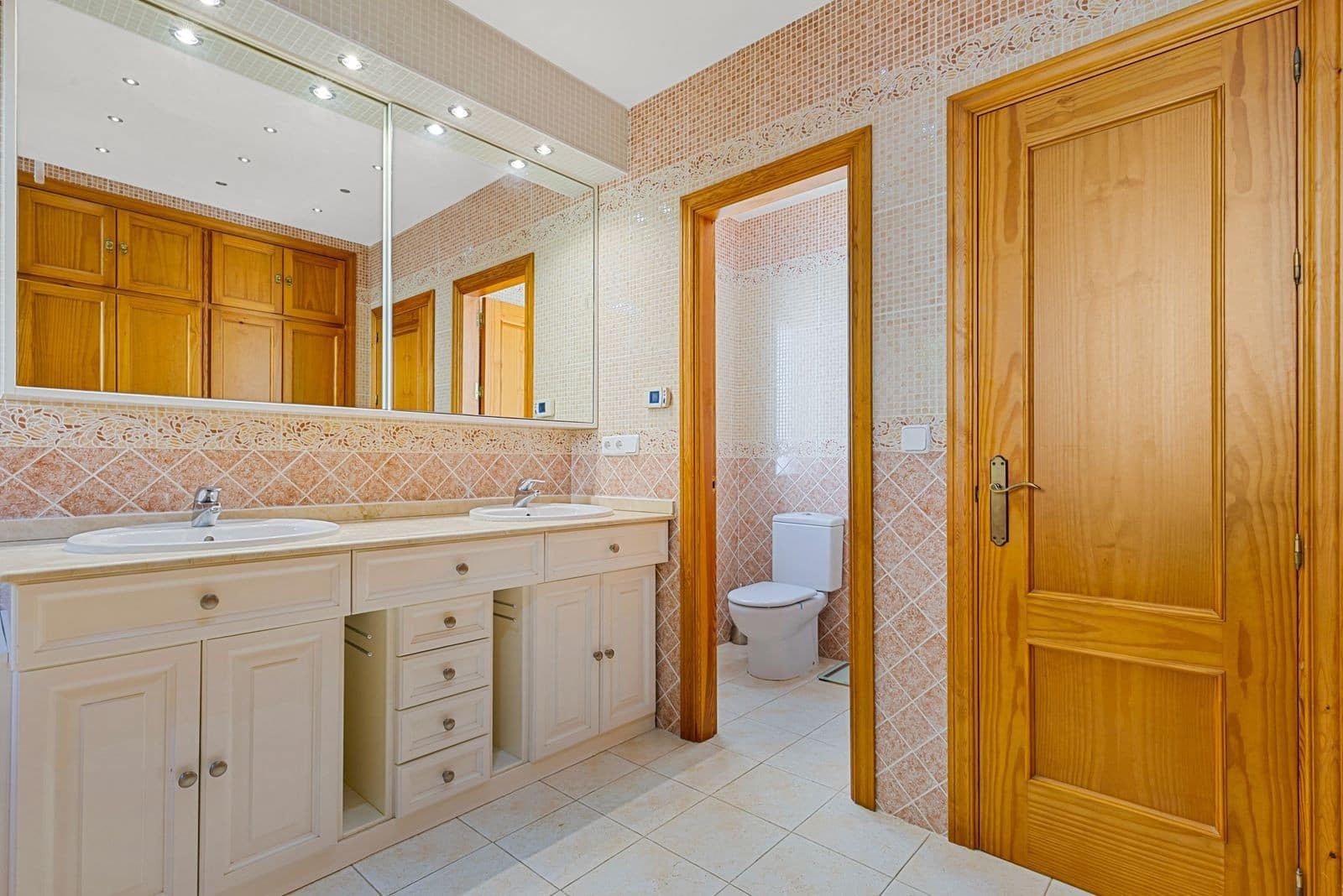 6 Zimmer Villa zu verkaufen in Valtocado mit Pool Garage - 1.397.000 € (Ref: 10124284)