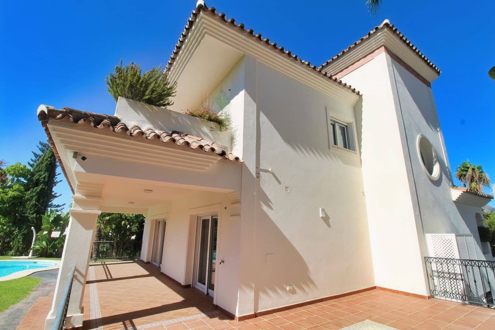 4 slaapkamer Villa te koop in Guadalmina met zwembad garage - € 1.900.000 (Ref: 10124285)
