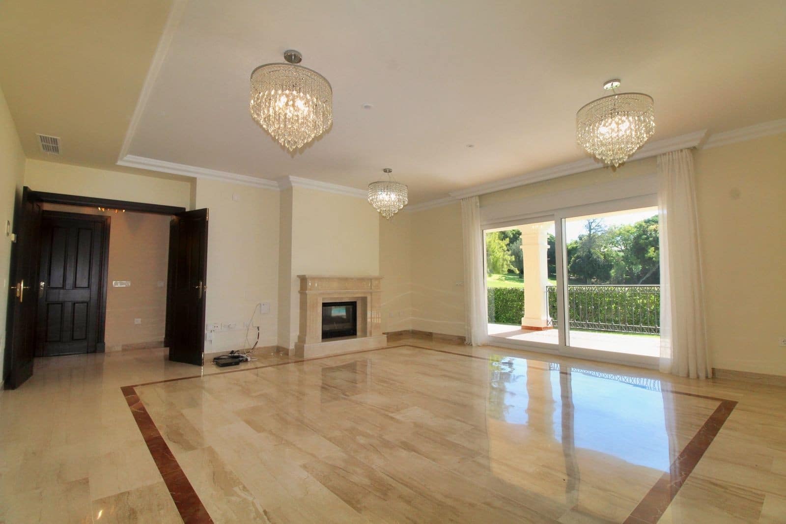 4 slaapkamer Villa te koop in Guadalmina met zwembad garage - € 1.900.000 (Ref: 10124285)