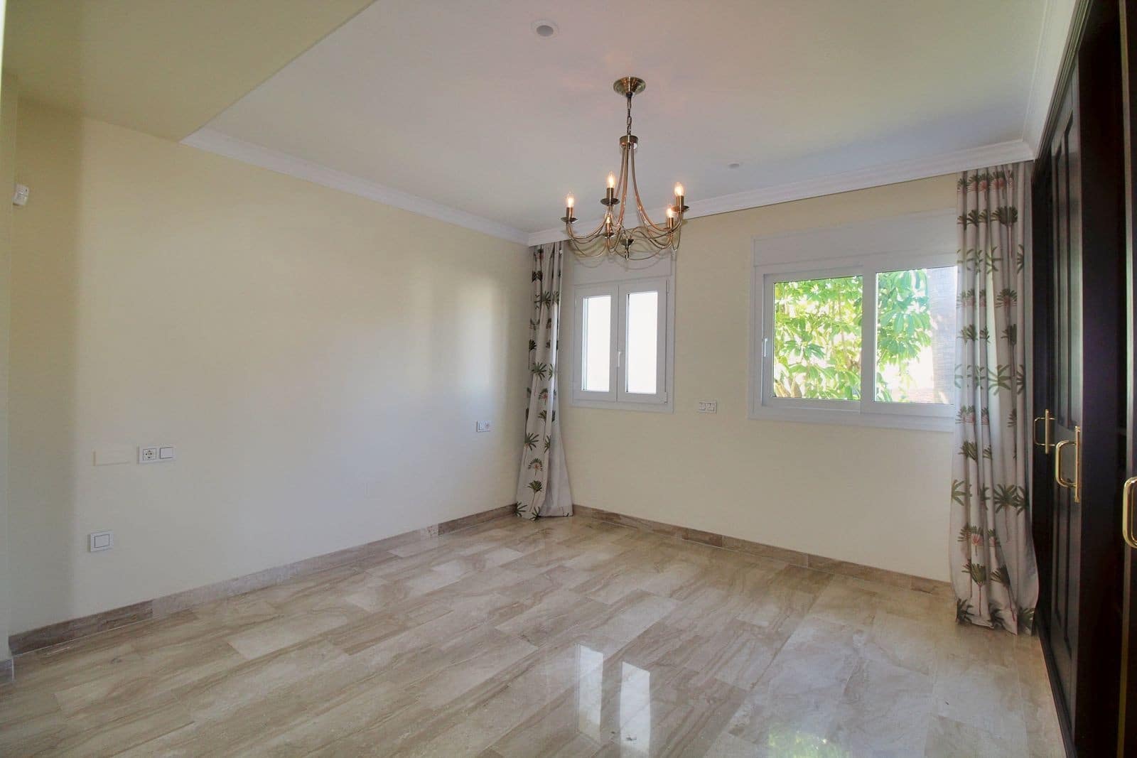 4 slaapkamer Villa te koop in Guadalmina met zwembad garage - € 1.900.000 (Ref: 10124285)