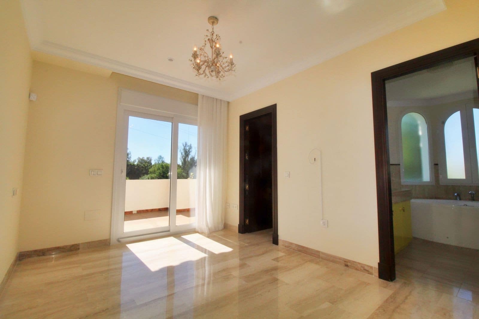 4 slaapkamer Villa te koop in Guadalmina met zwembad garage - € 1.900.000 (Ref: 10124285)