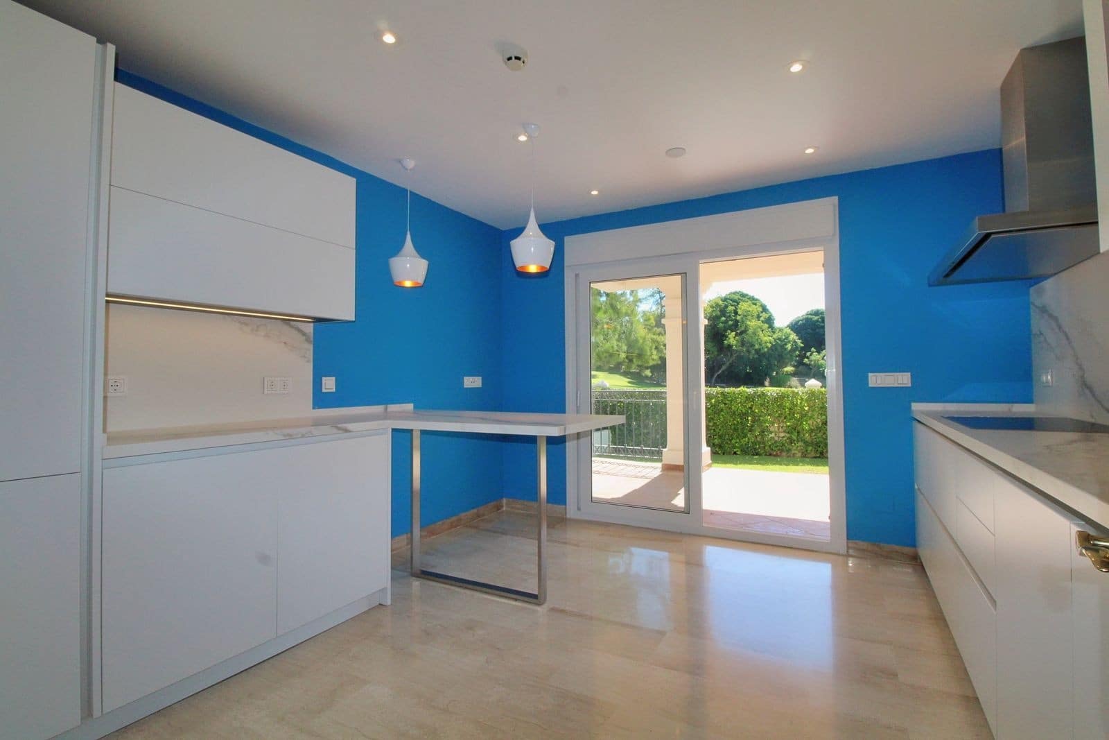 4 slaapkamer Villa te koop in Guadalmina met zwembad garage - € 1.900.000 (Ref: 10124285)