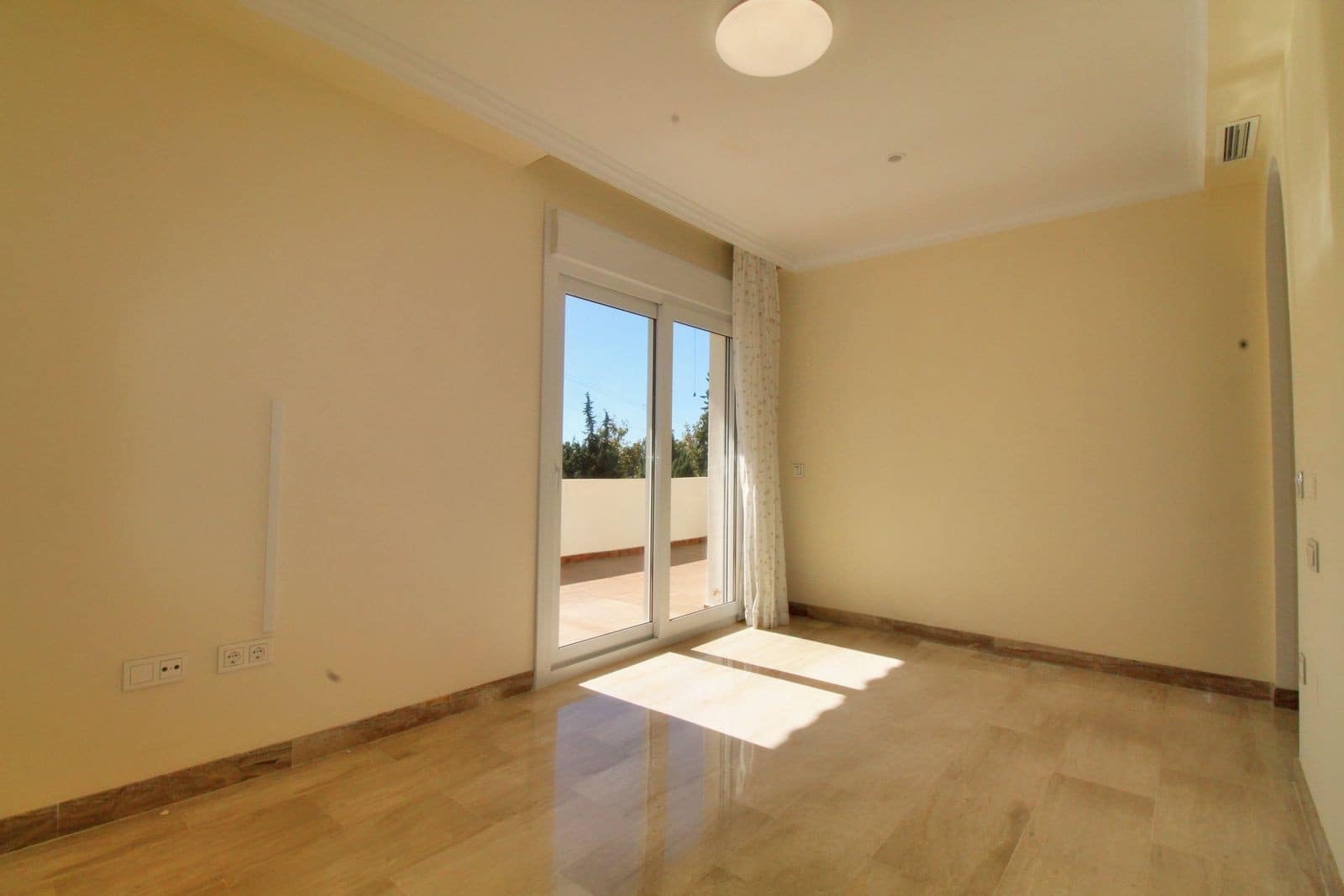 4 slaapkamer Villa te koop in Guadalmina met zwembad garage - € 1.900.000 (Ref: 10124285)
