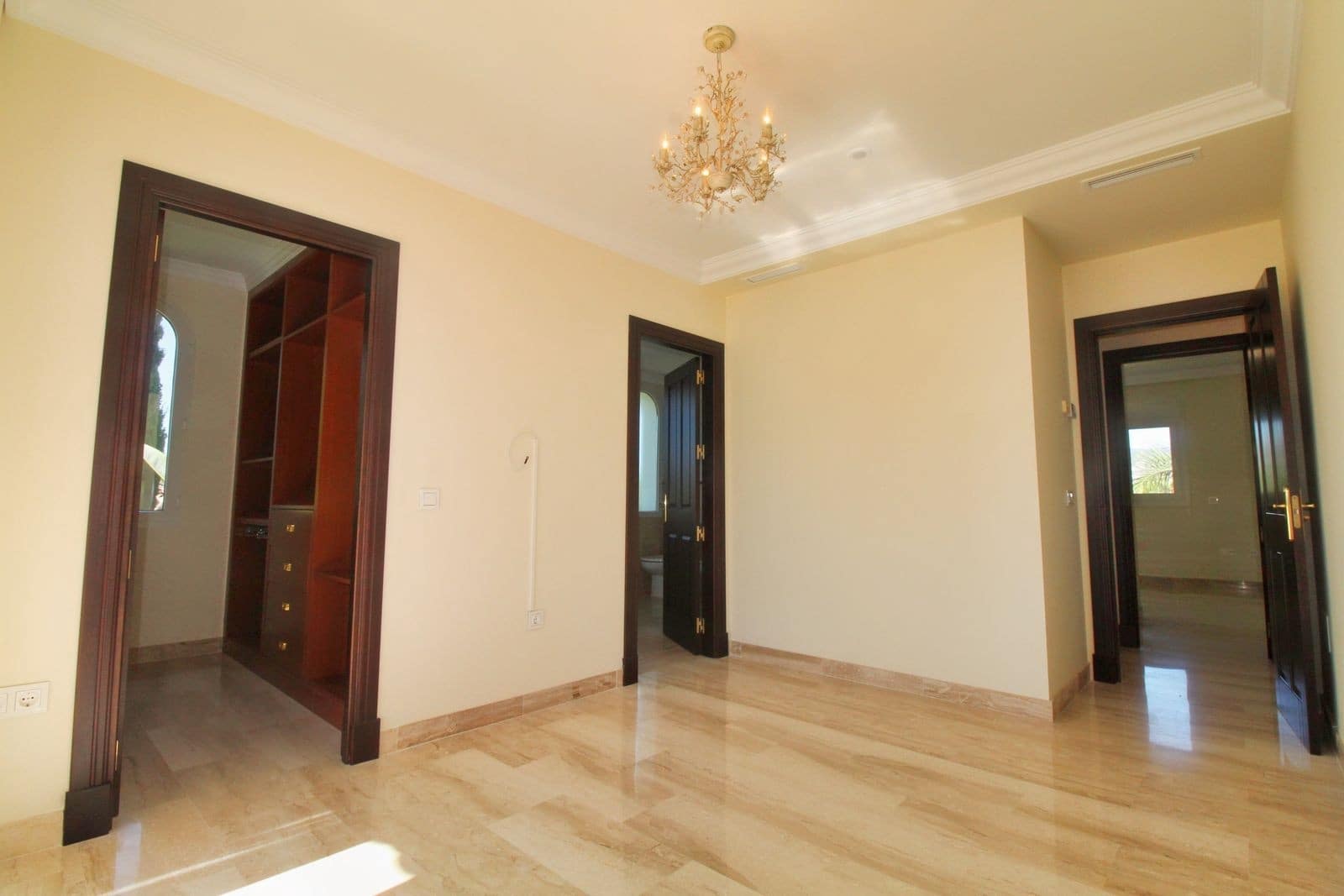4 slaapkamer Villa te koop in Guadalmina met zwembad garage - € 1.900.000 (Ref: 10124285)
