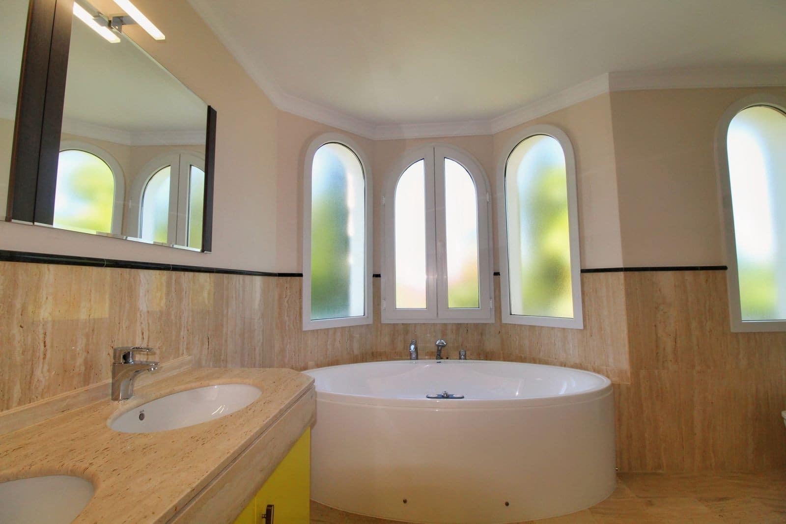 4 slaapkamer Villa te koop in Guadalmina met zwembad garage - € 1.900.000 (Ref: 10124285)