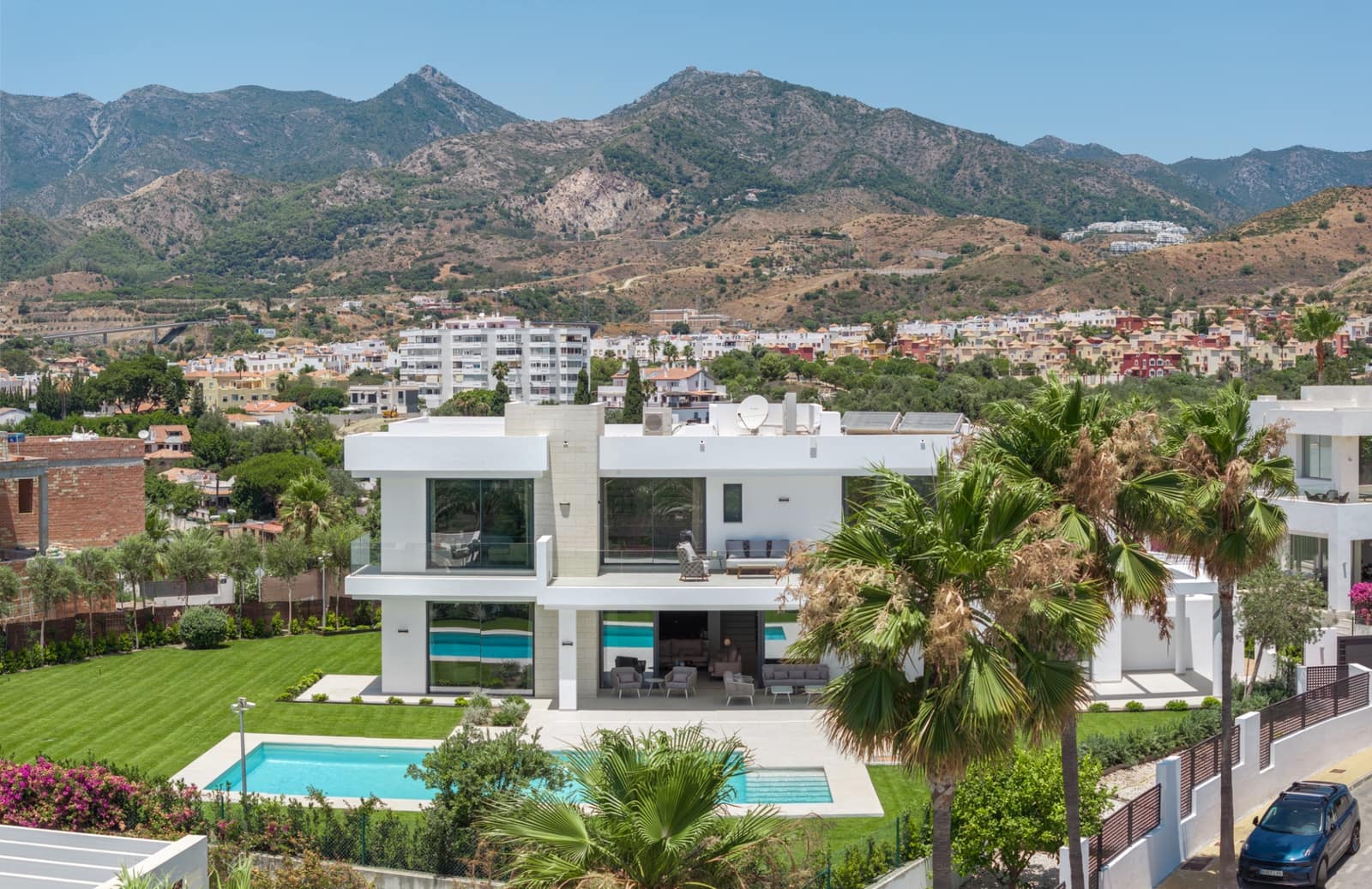 5 bedroom Villa for sale in Marbella with pool garage - € 5,200,000 (Ref: 10124286)