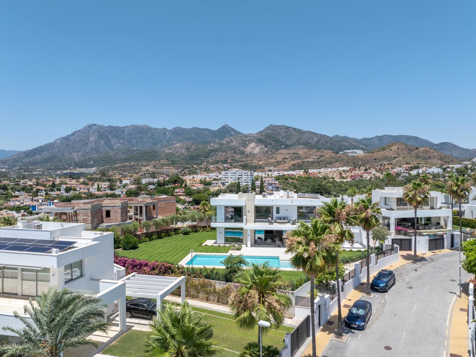 5 bedroom Villa for sale in Marbella with pool garage - € 5,200,000 (Ref: 10124286)