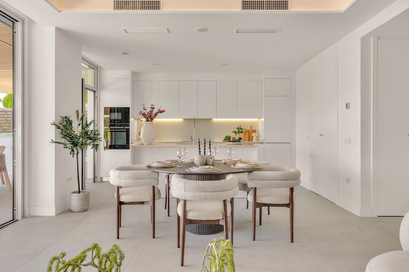 4 bedroom Apartment for sale in Marbella with pool garage - € 1,695,000 (Ref: 10131426)