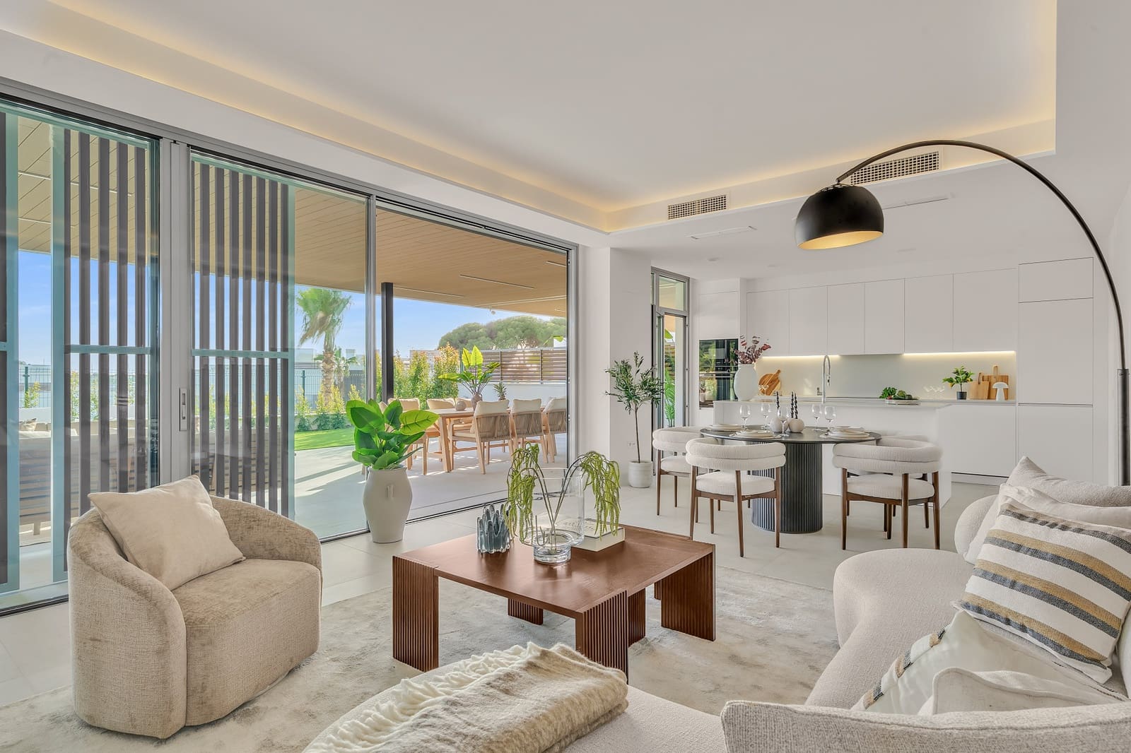 4 bedroom Apartment for sale in Marbella with pool garage - € 1,695,000 (Ref: 10131426)