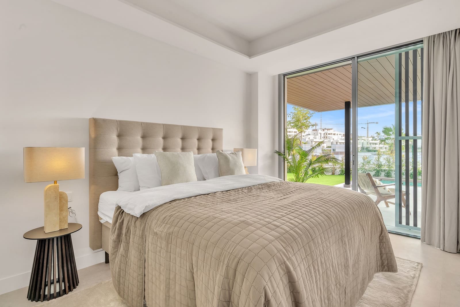 4 bedroom Apartment for sale in Marbella with pool garage - € 1,695,000 (Ref: 10131426)