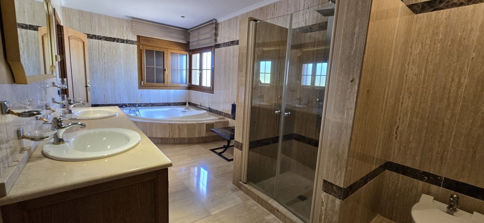 5 bedroom Villa for sale in Calahonda with pool garage - € 1,890,000 (Ref: 10131427)