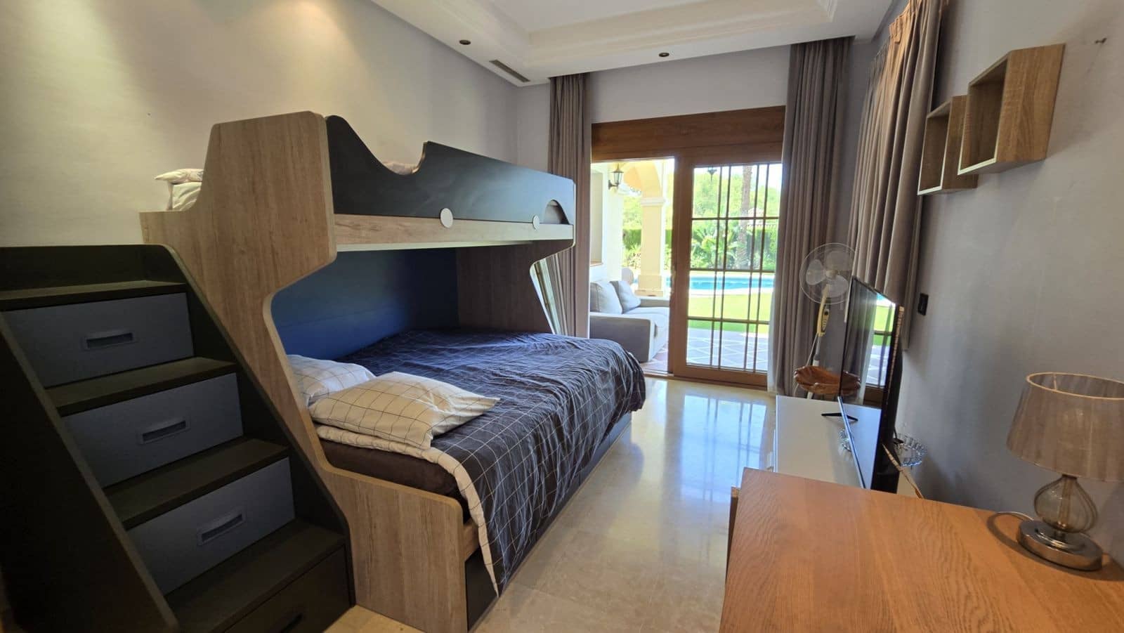 5 bedroom Villa for sale in Calahonda with pool garage - € 1,890,000 (Ref: 10131427)