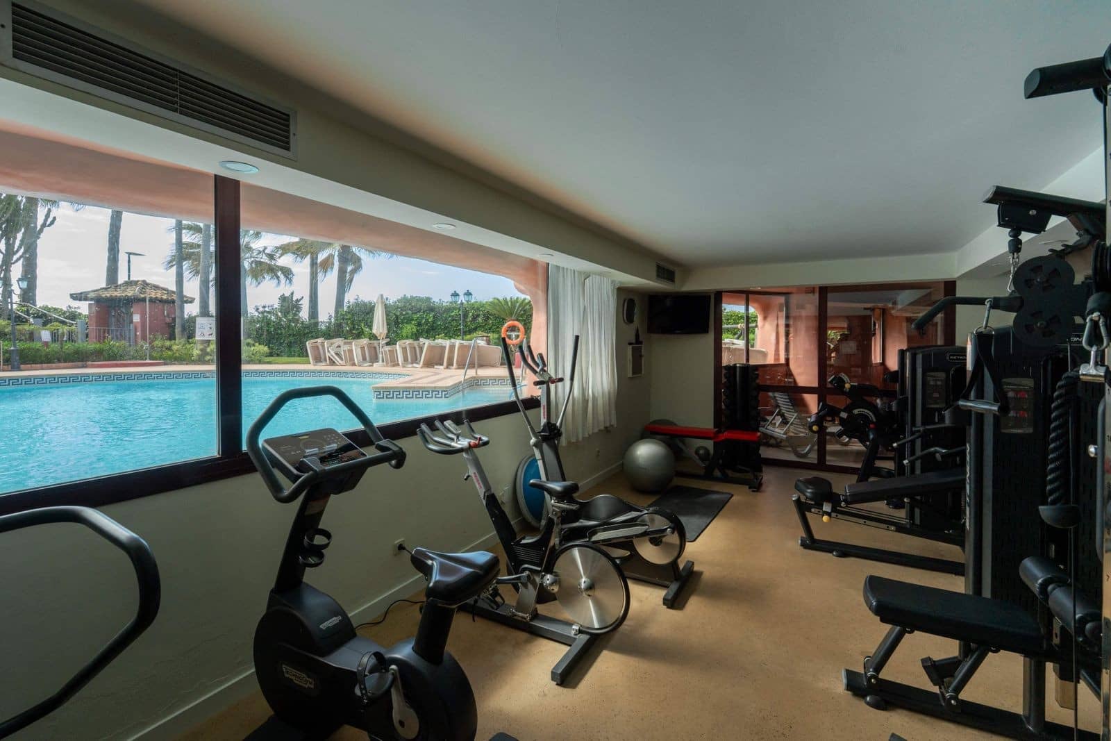 3 bedroom Penthouse for sale in Estepona with pool garage - € 1,499,000 (Ref: 10131428)