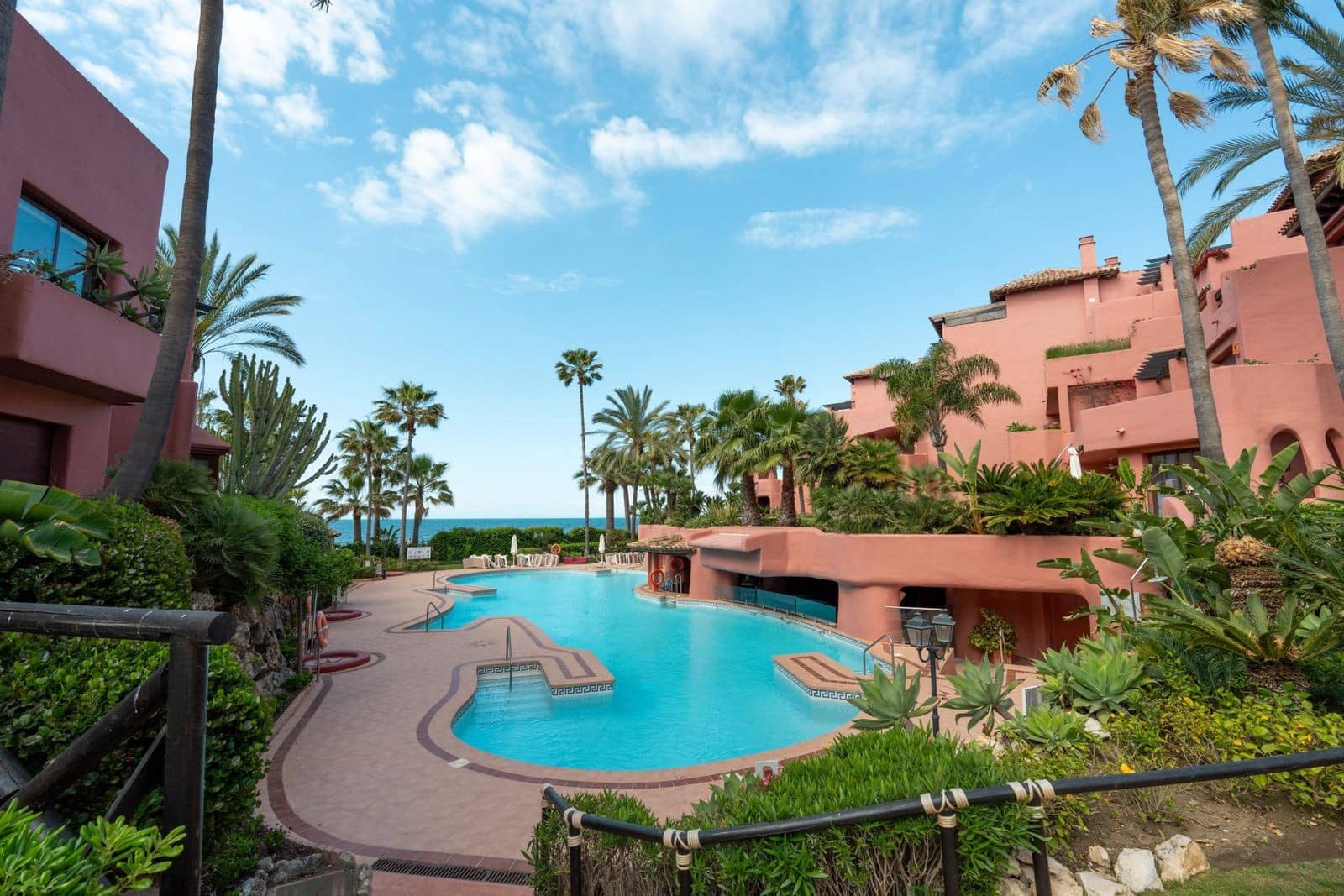 3 bedroom Penthouse for sale in Estepona with pool garage - € 1,499,000 (Ref: 10131428)