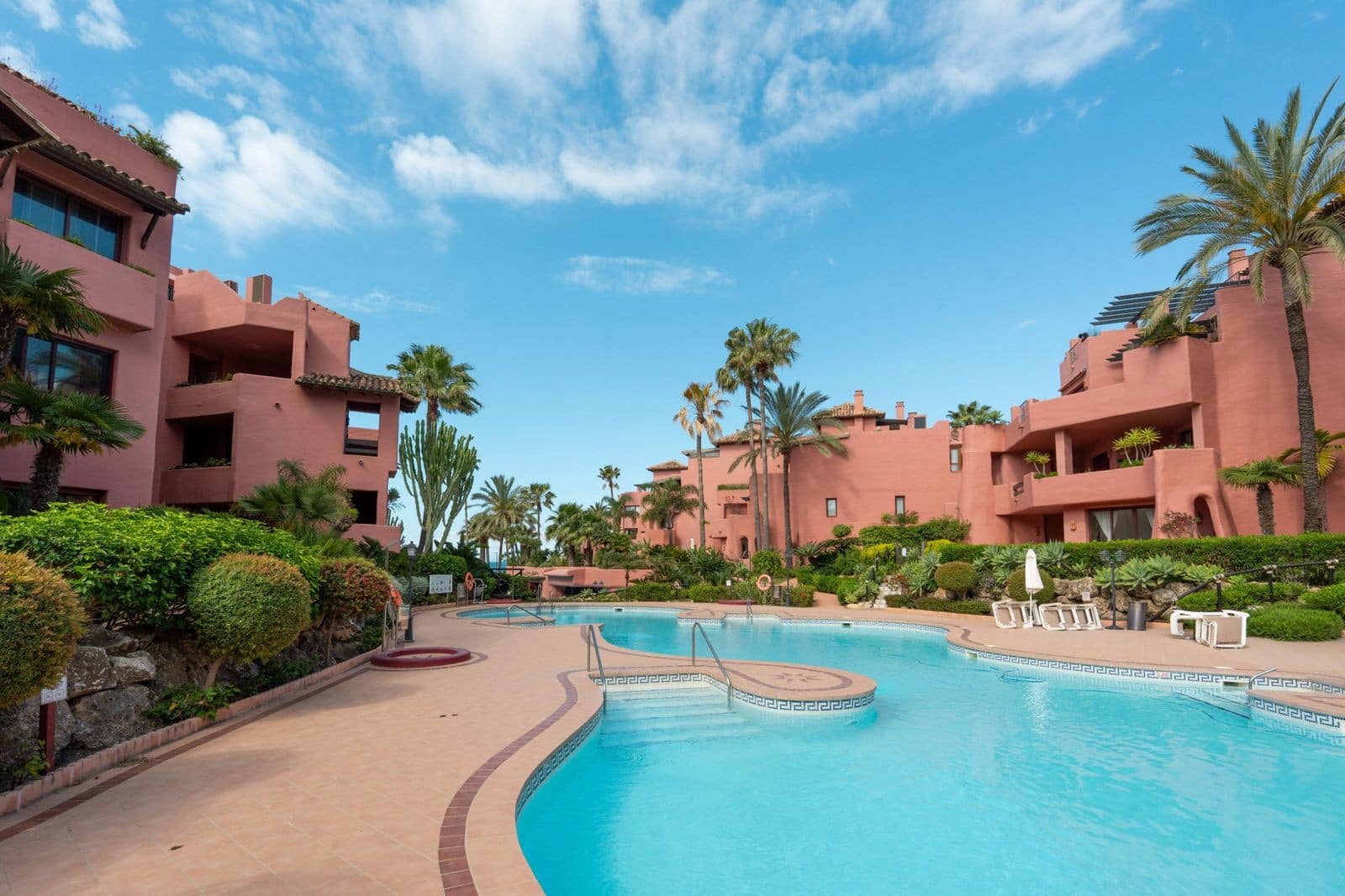 3 bedroom Penthouse for sale in Estepona with pool garage - € 1,499,000 (Ref: 10131428)
