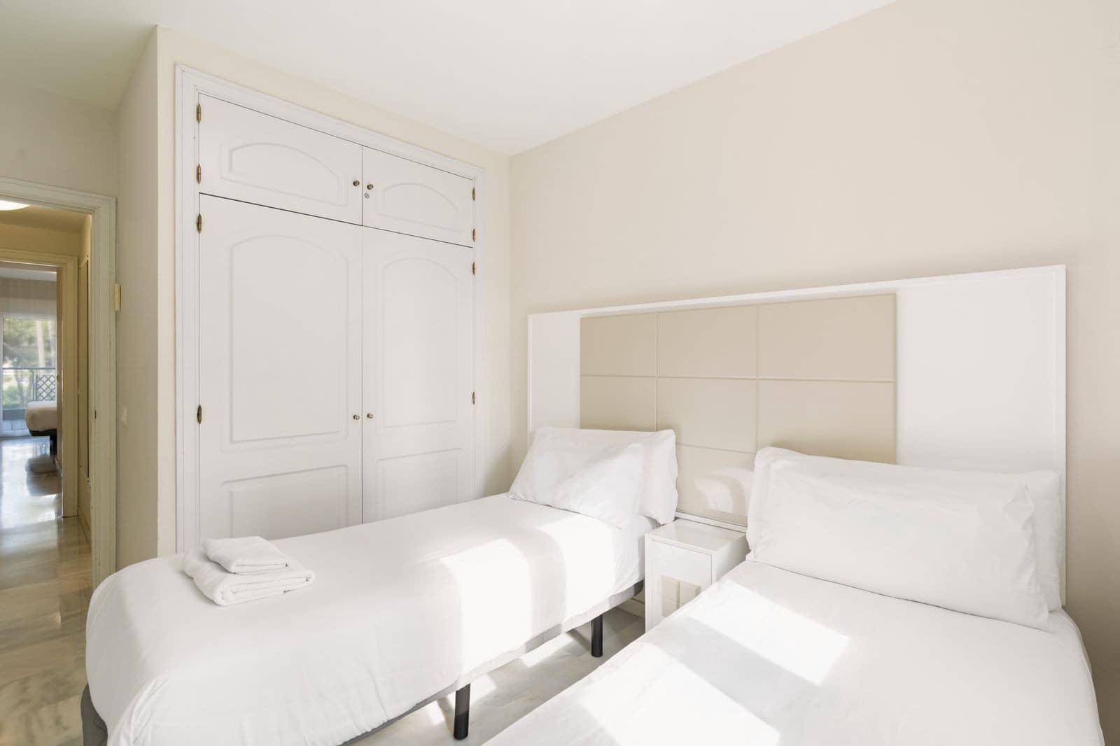 2 Zimmer Apartment zu verkaufen in Calahonda mit Pool Garage - 650.000 € (Ref: 10139441)