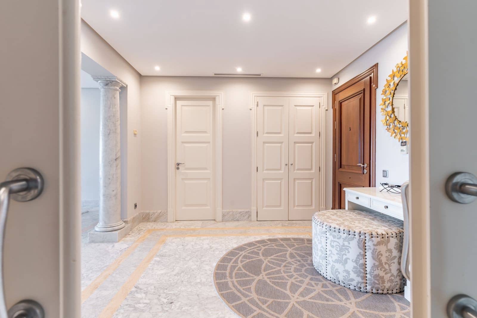 3 bedroom Apartment for sale in Marbella with pool garage - € 3,600,000 (Ref: 10139443)