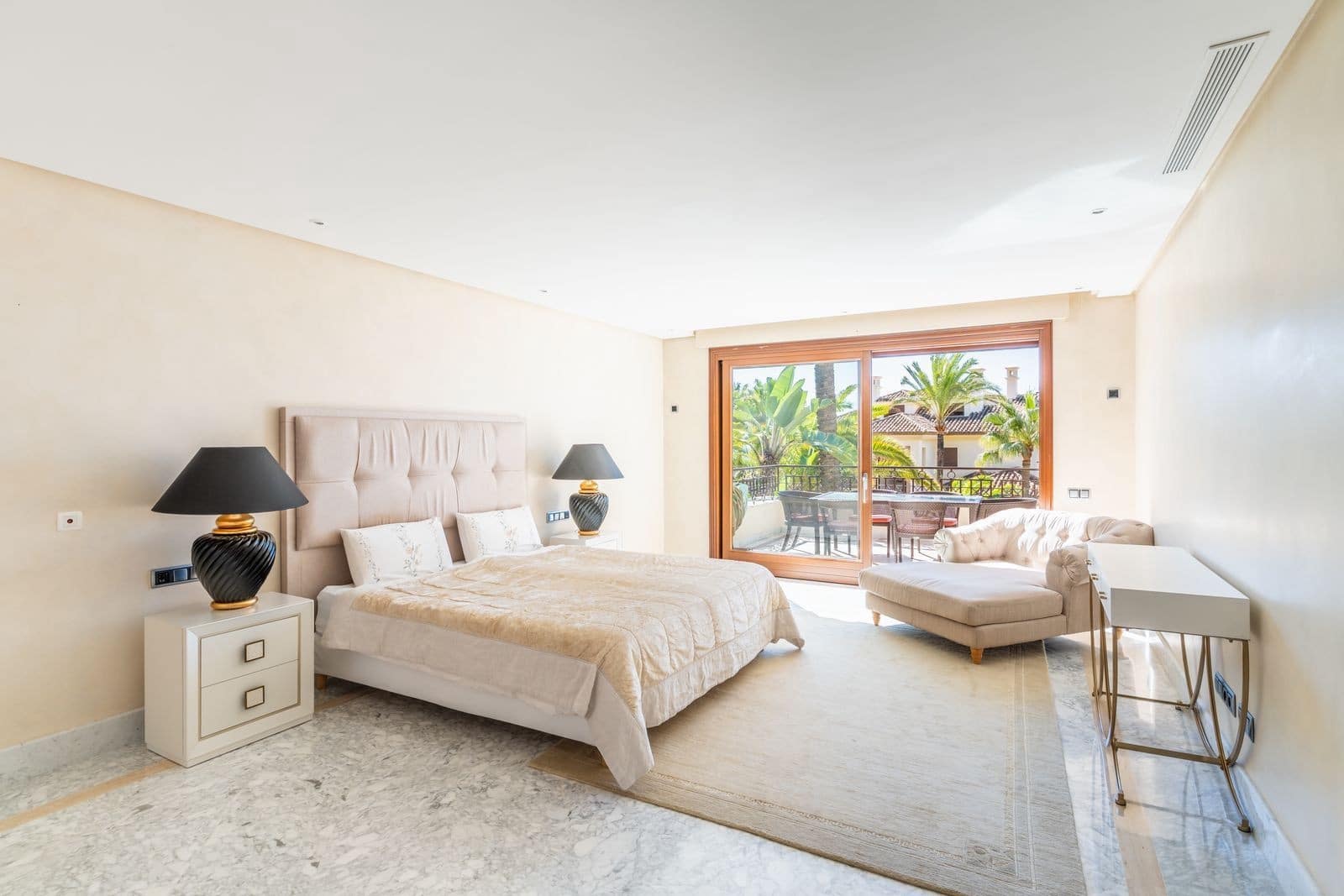 3 bedroom Apartment for sale in Marbella with pool garage - € 3,600,000 (Ref: 10139443)