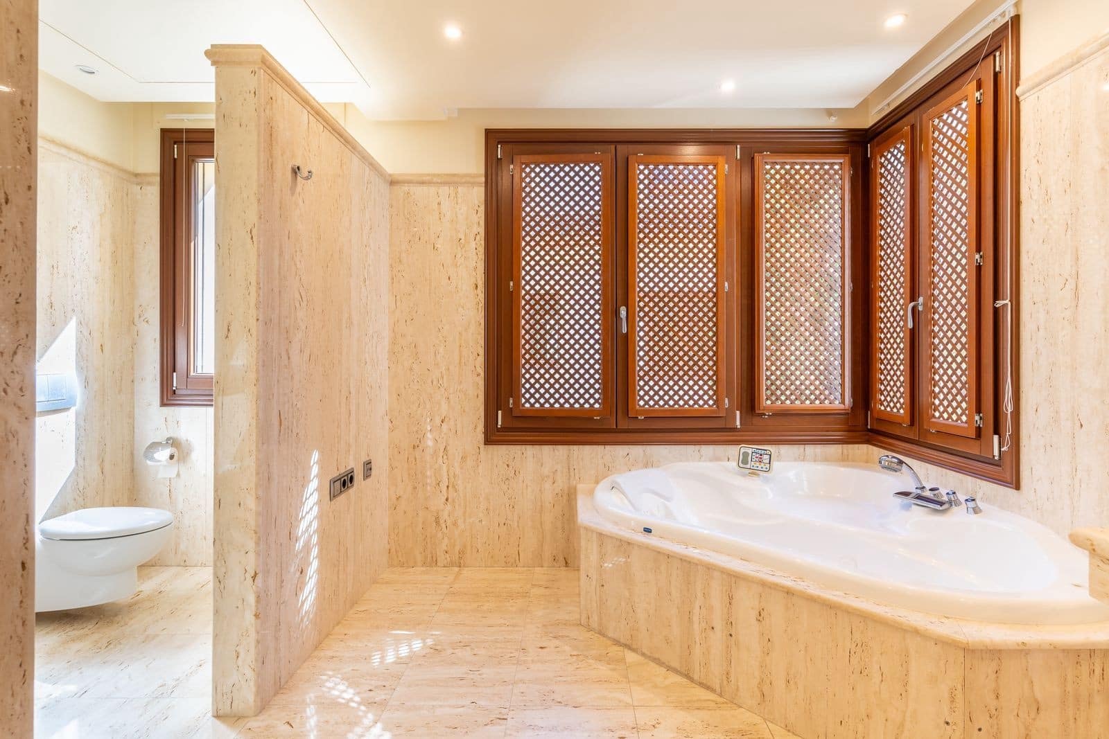 3 bedroom Apartment for sale in Marbella with pool garage - € 3,600,000 (Ref: 10139443)