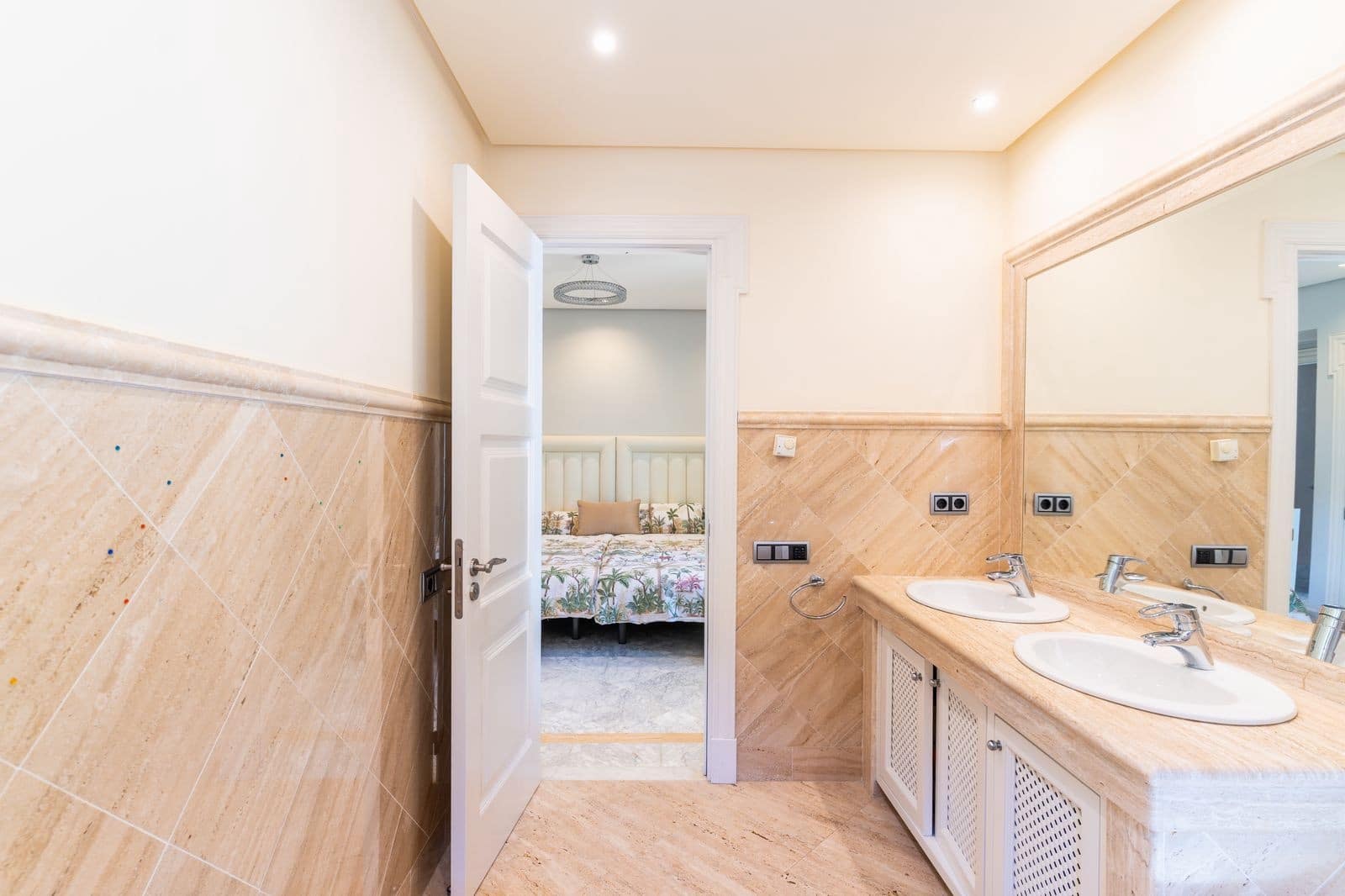 3 bedroom Apartment for sale in Marbella with pool garage - € 3,600,000 (Ref: 10139443)