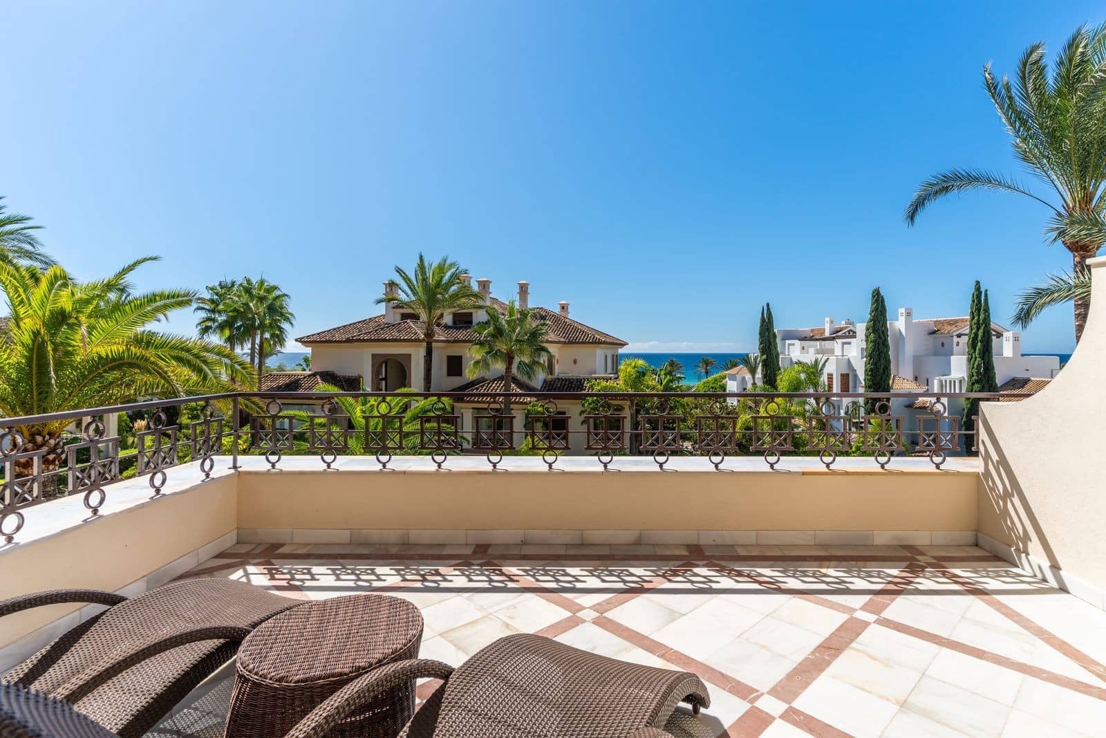 3 bedroom Apartment for sale in Marbella with pool garage - € 3,600,000 (Ref: 10139443)