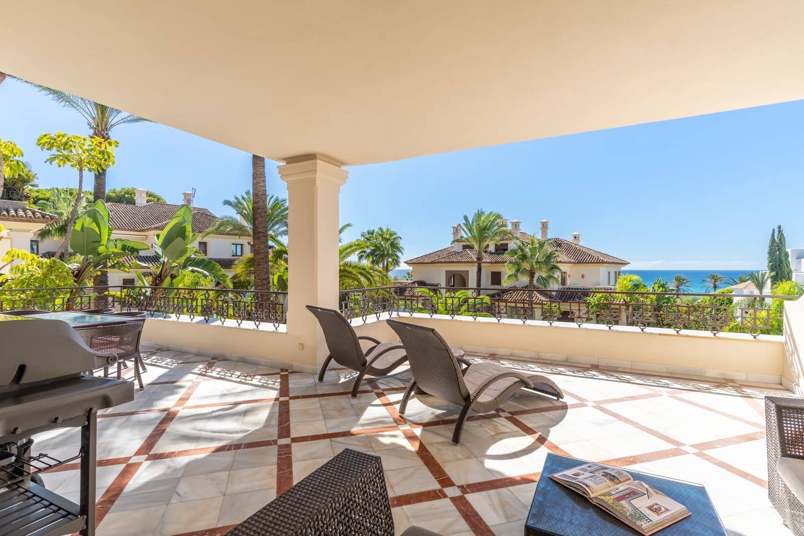 3 bedroom Apartment for sale in Marbella with pool garage - € 3,600,000 (Ref: 10139443)