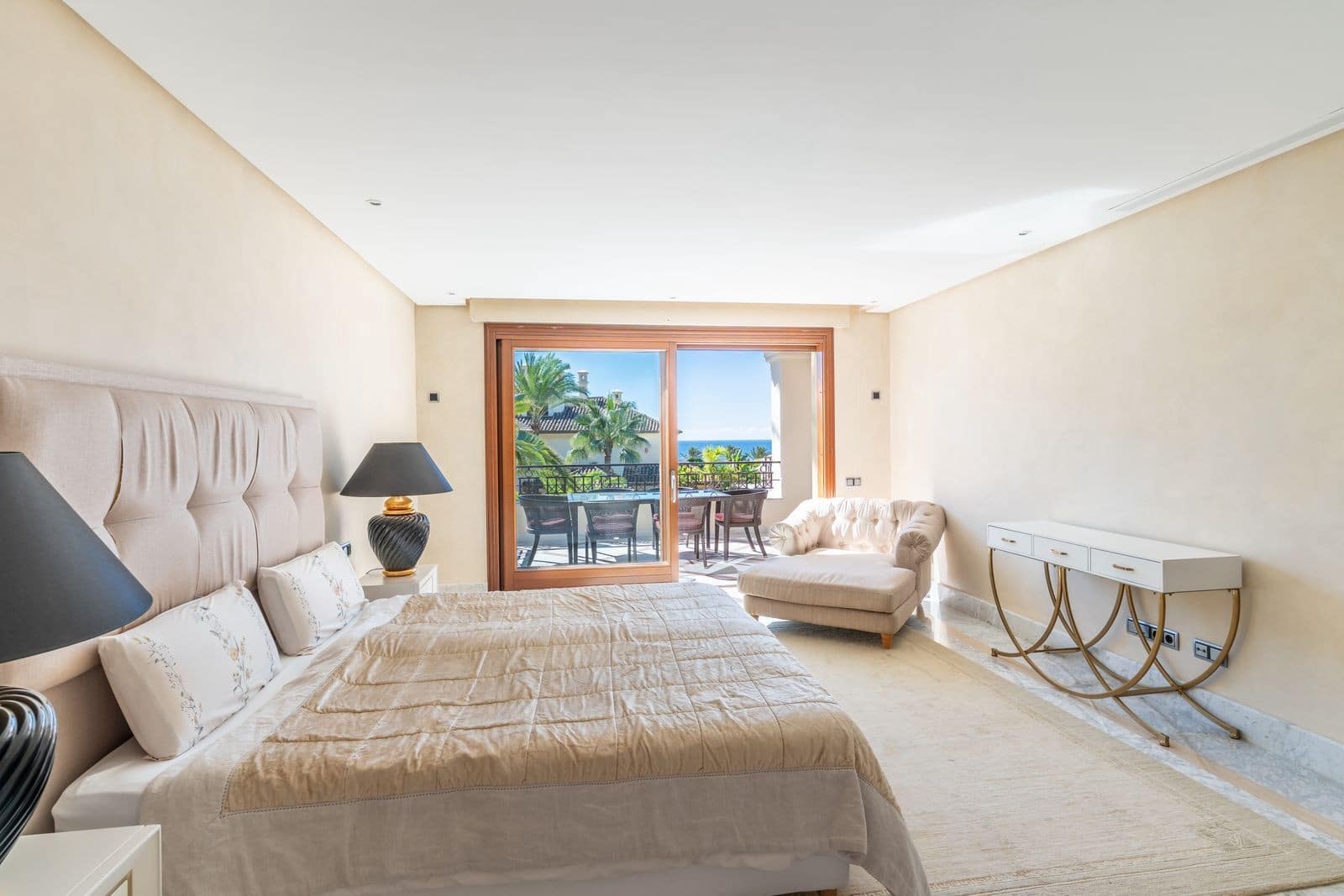 3 bedroom Apartment for sale in Marbella with pool garage - € 3,600,000 (Ref: 10139443)