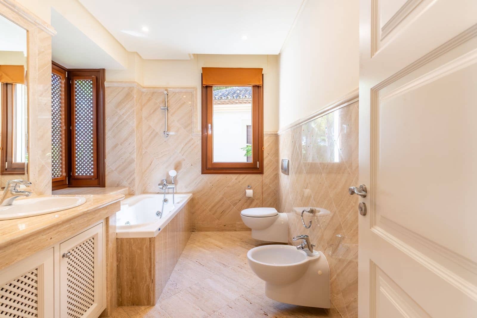 3 bedroom Apartment for sale in Marbella with pool garage - € 3,600,000 (Ref: 10139443)