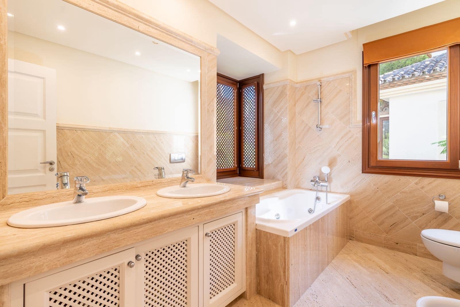 3 bedroom Apartment for sale in Marbella with pool garage - € 3,600,000 (Ref: 10139443)