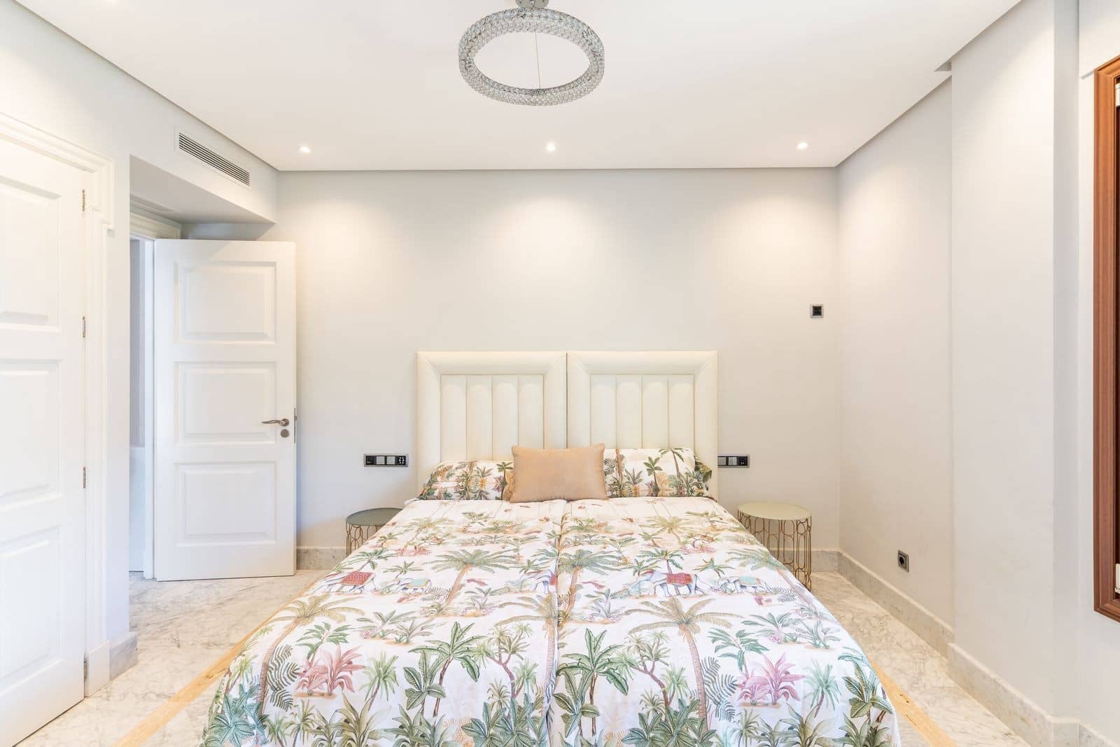 3 bedroom Apartment for sale in Marbella with pool garage - € 3,600,000 (Ref: 10139443)