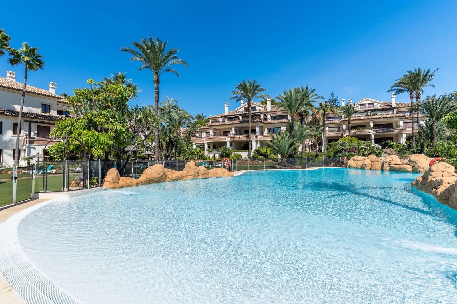 3 bedroom Apartment for sale in Marbella with pool garage - € 3,600,000 (Ref: 10139443)
