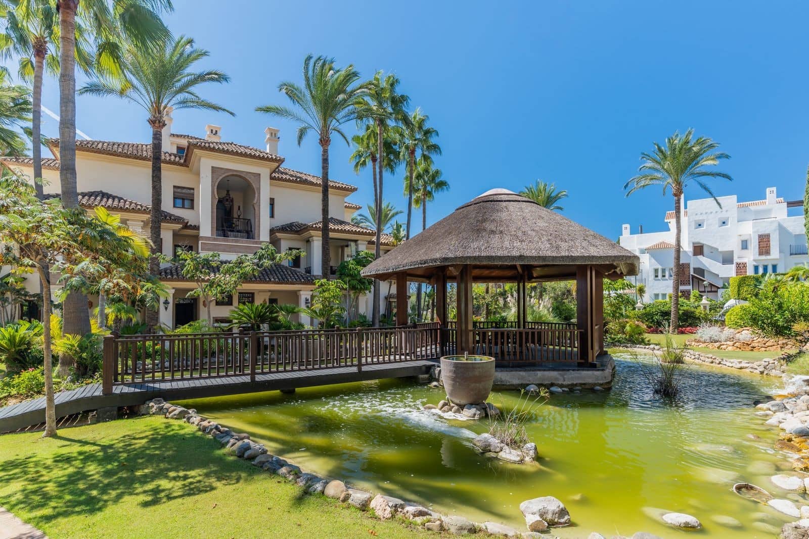 3 bedroom Apartment for sale in Marbella with pool garage - € 3,600,000 (Ref: 10139443)