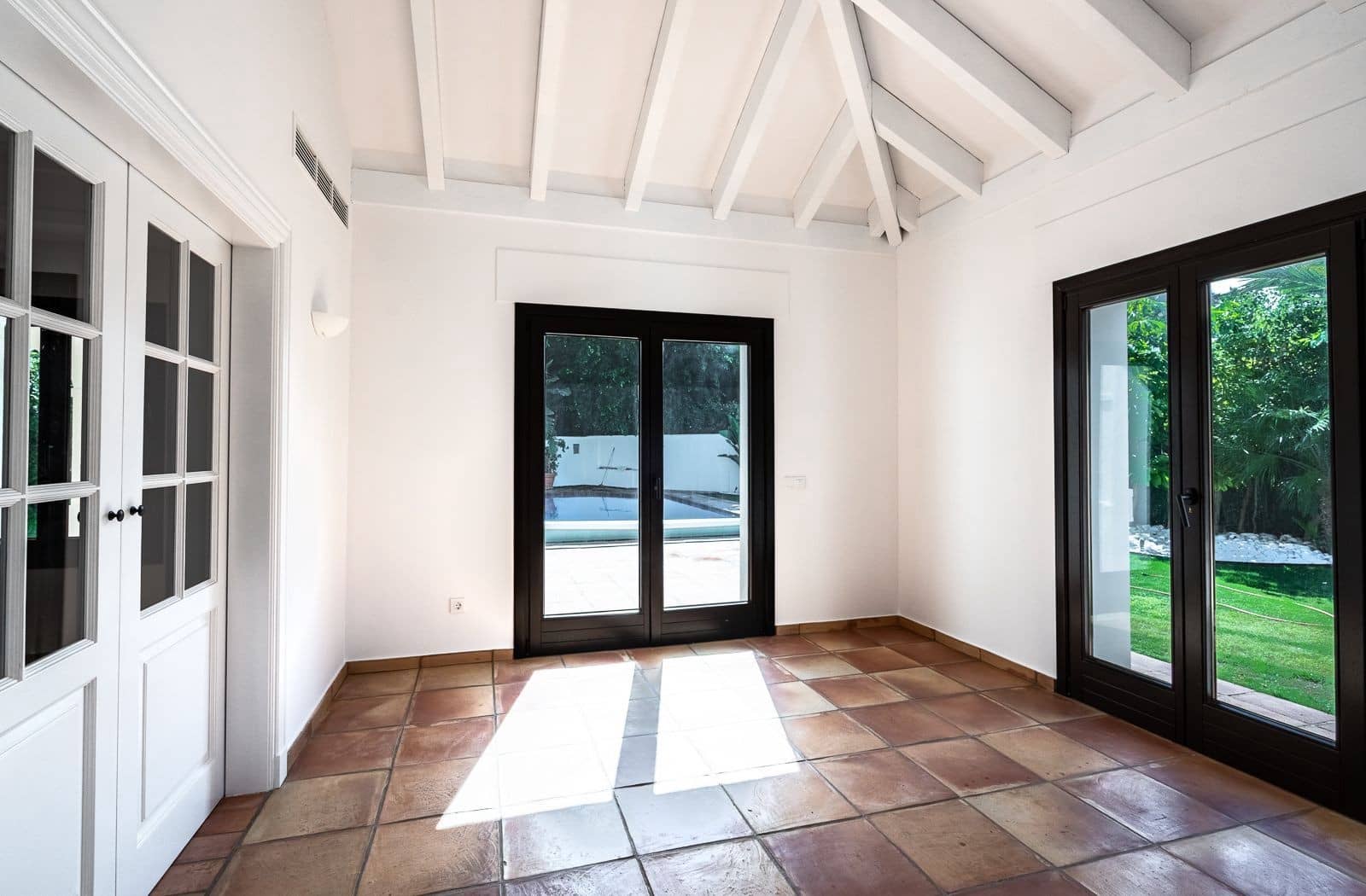 6 soveværelse Villa til salg i Guadalmina med swimmingpool garage - € 3.450.000 (Ref: 10139444)