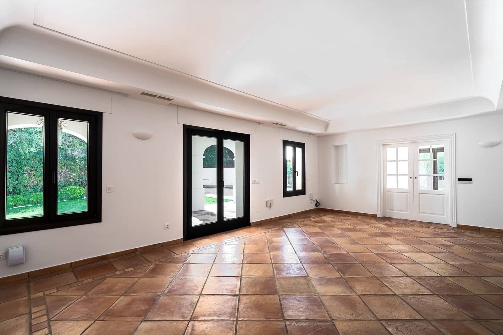 6 soveværelse Villa til salg i Guadalmina med swimmingpool garage - € 3.450.000 (Ref: 10139444)