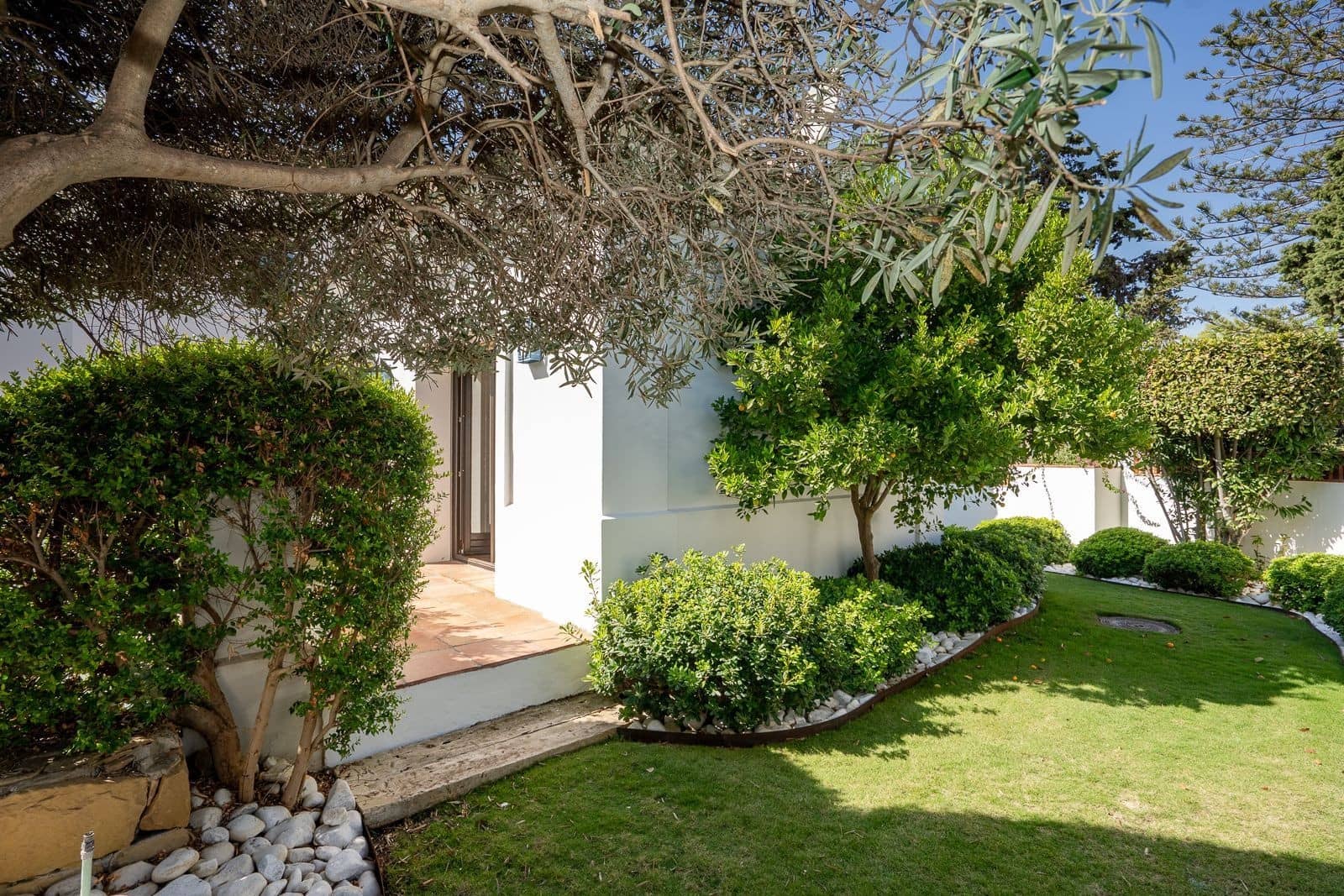 6 soveværelse Villa til salg i Guadalmina med swimmingpool garage - € 3.450.000 (Ref: 10139444)