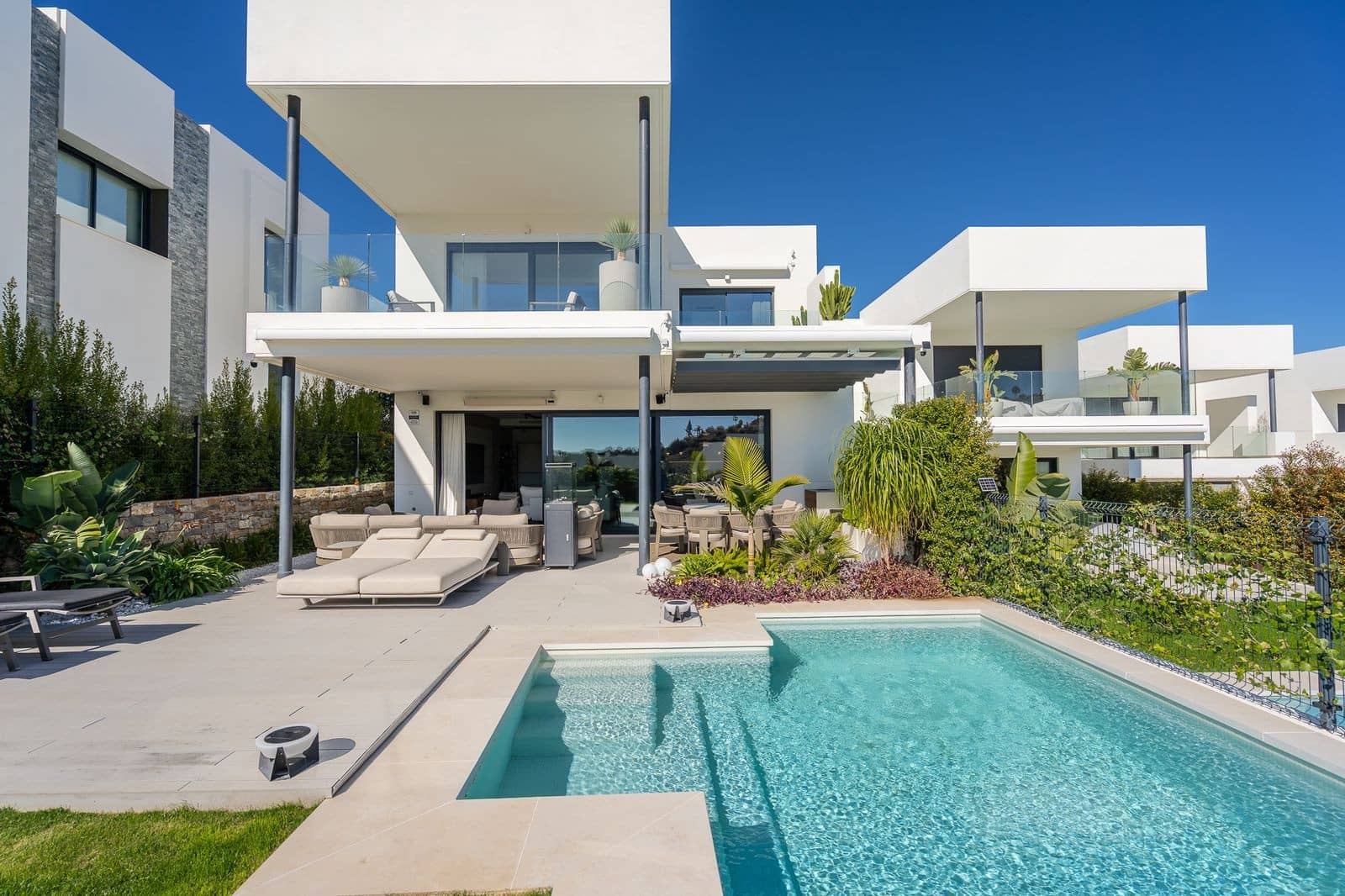 Pareado de 4 habitaciones en Marbella en venta con piscina garaje - 2.550.000 € (Ref: 10139445)