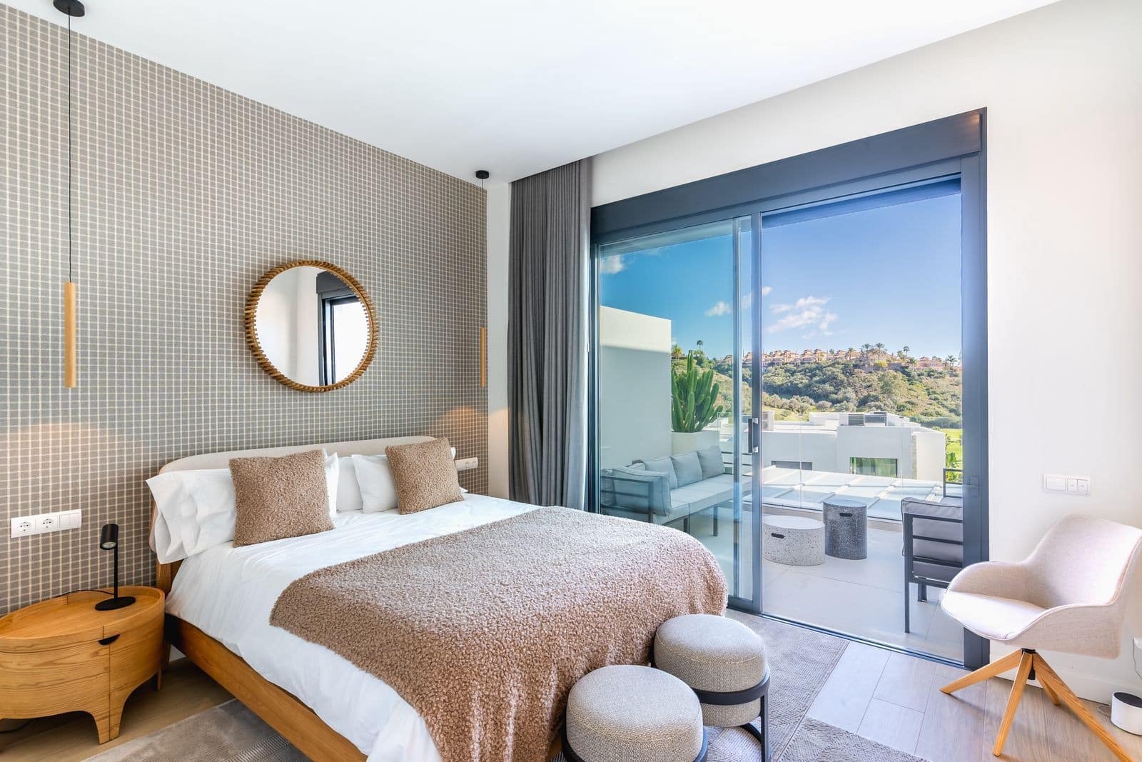 Pareado de 4 habitaciones en Marbella en venta con piscina garaje - 2.550.000 € (Ref: 10139445)