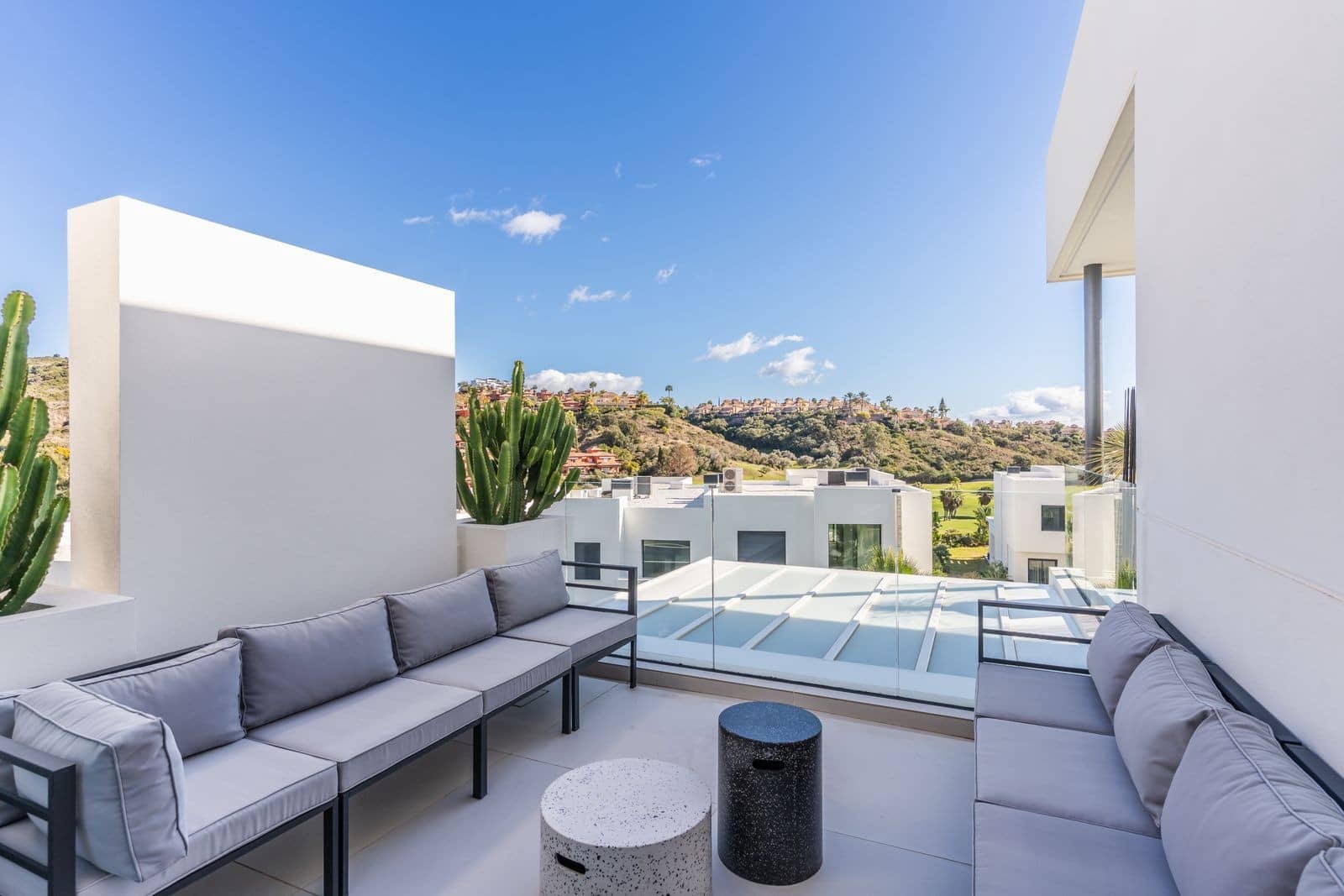 Pareado de 4 habitaciones en Marbella en venta con piscina garaje - 2.550.000 € (Ref: 10139445)