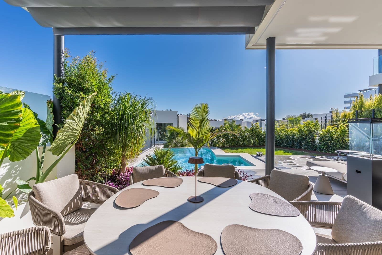 Pareado de 4 habitaciones en Marbella en venta con piscina garaje - 2.550.000 € (Ref: 10139445)