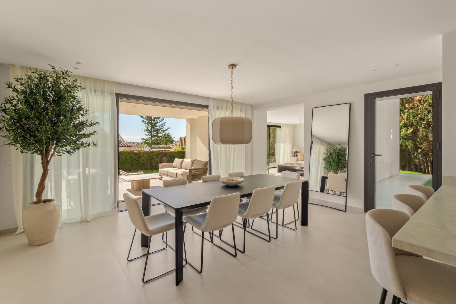 5 bedroom Villa for sale in Marbella with pool garage - € 2,750,000 (Ref: 10139449)