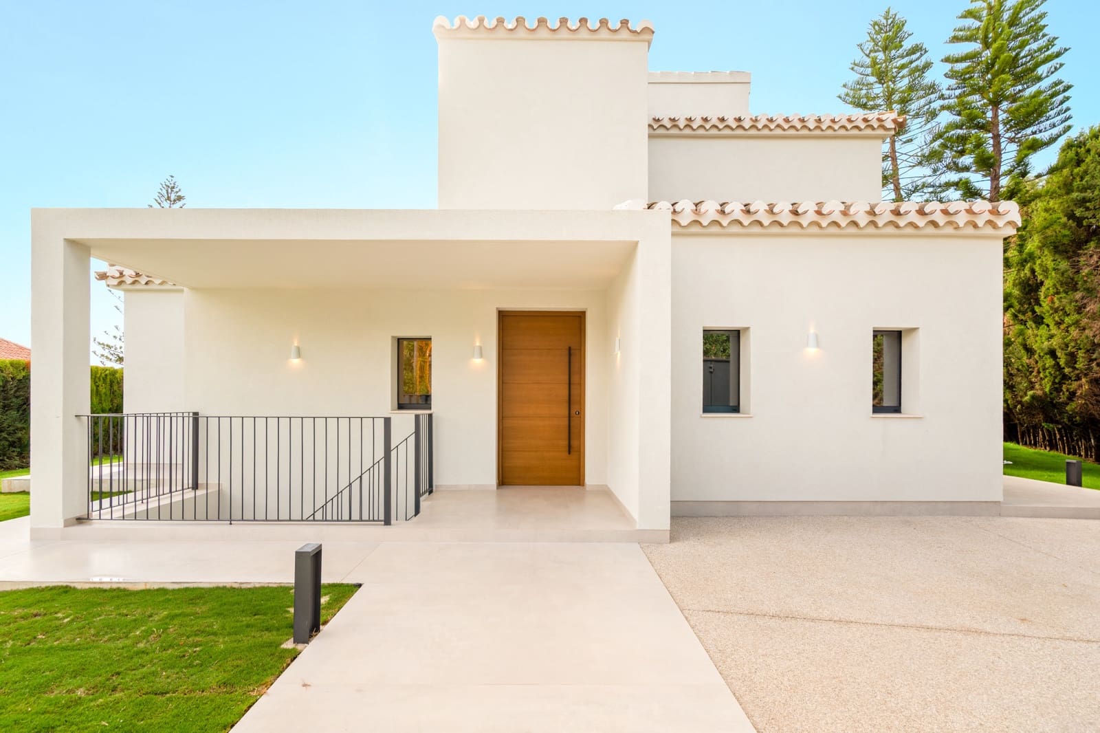 5 bedroom Villa for sale in Marbella with pool garage - € 2,750,000 (Ref: 10139449)