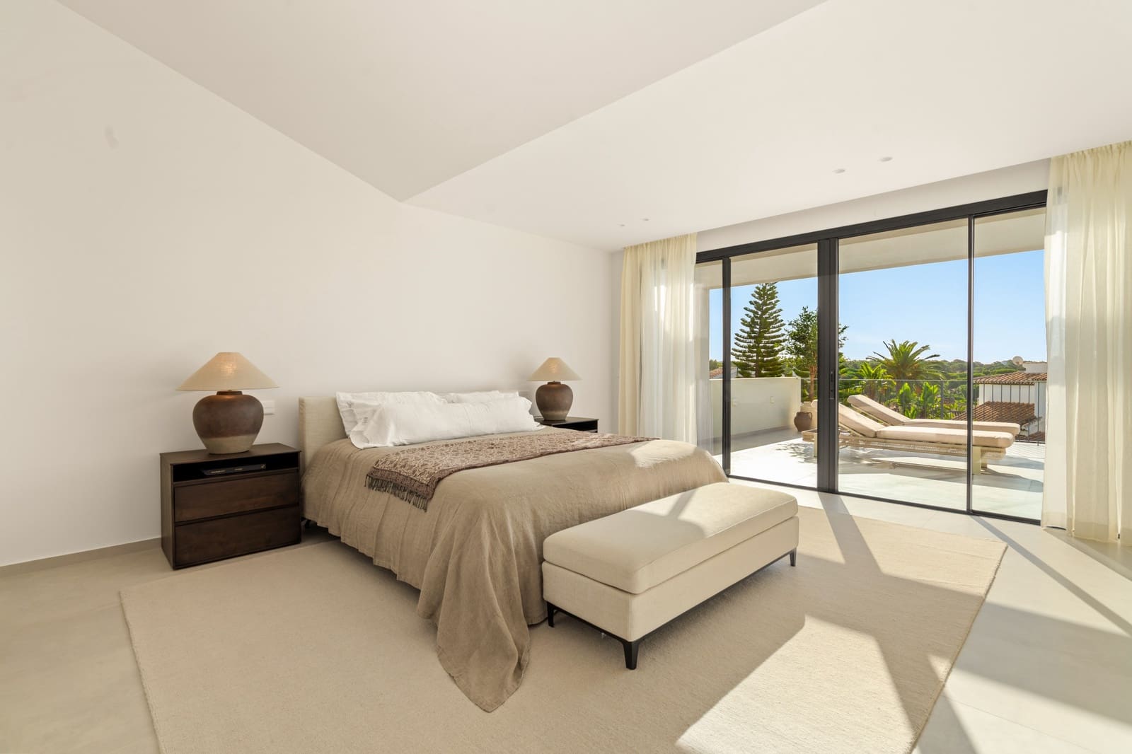 5 bedroom Villa for sale in Marbella with pool garage - € 2,750,000 (Ref: 10139449)