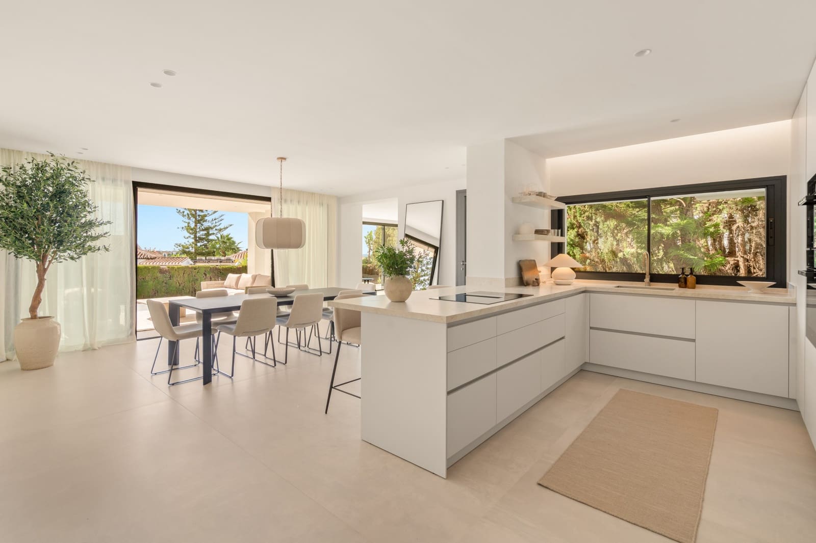 5 bedroom Villa for sale in Marbella with pool garage - € 2,750,000 (Ref: 10139449)